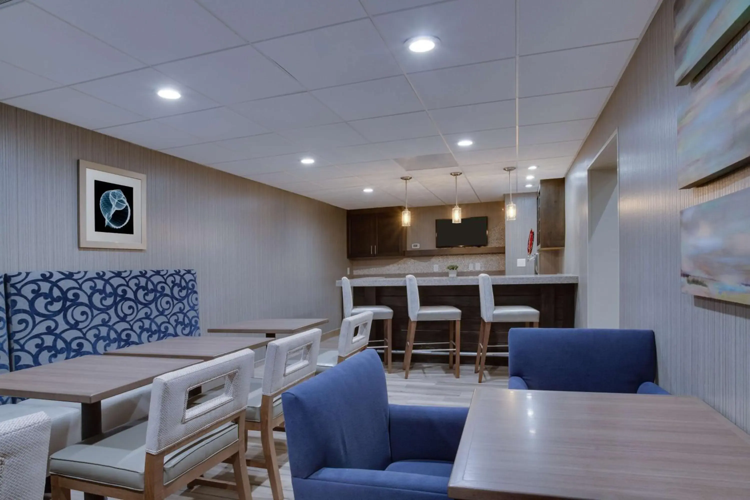 Lounge or bar in Hampton Inn Harbourgate Lounge or bar in Hampton Inn Harbourgate