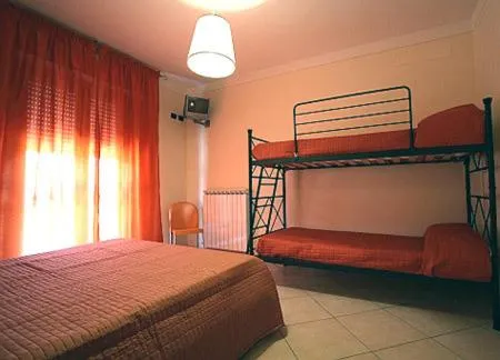 bunk bed, Bed in Albergo Le 2 Rose