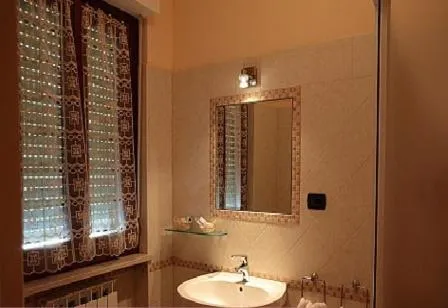 Bathroom in Albergo Le 2 Rose
