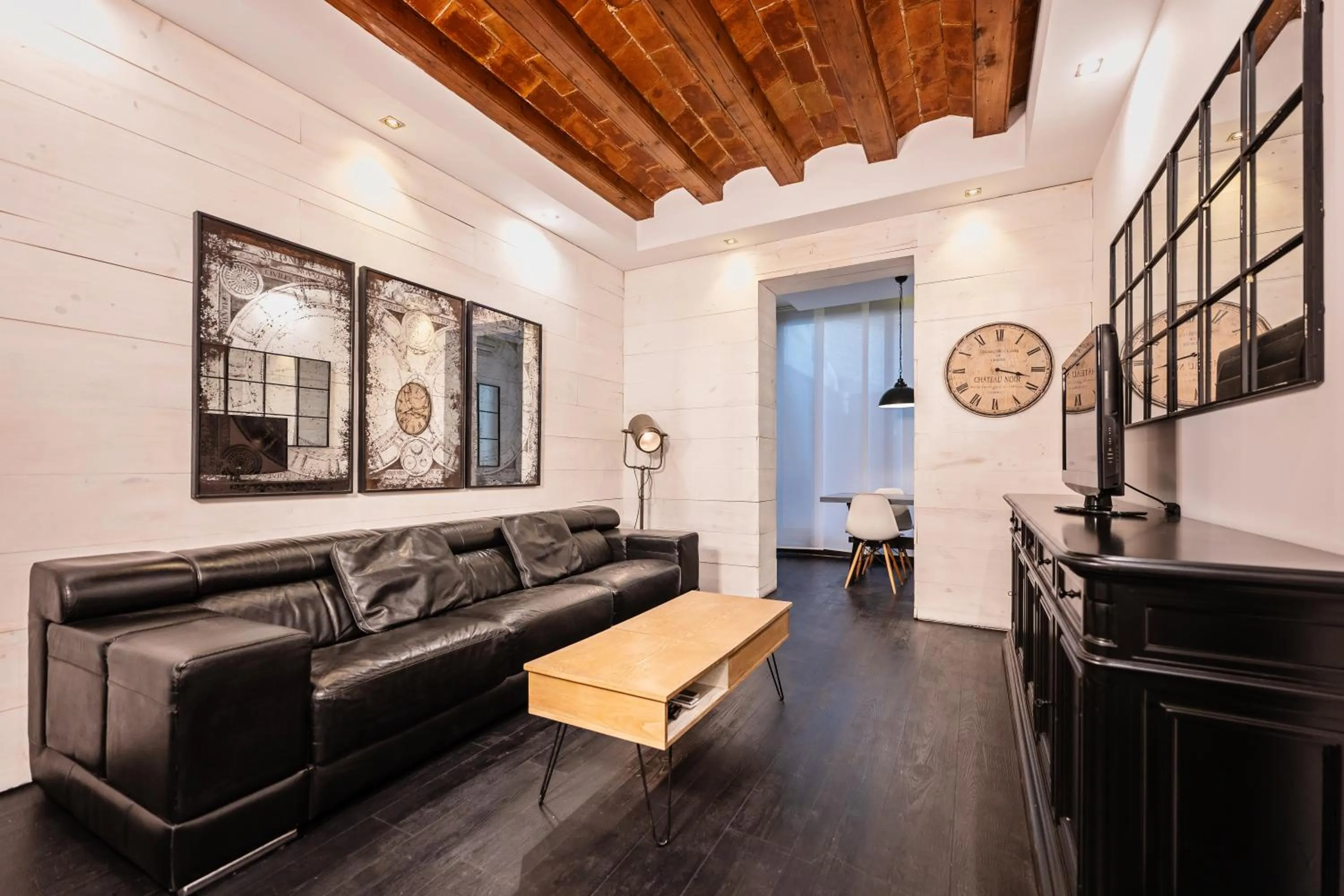 Living room in Midtown Luxury Apartments by Sweett