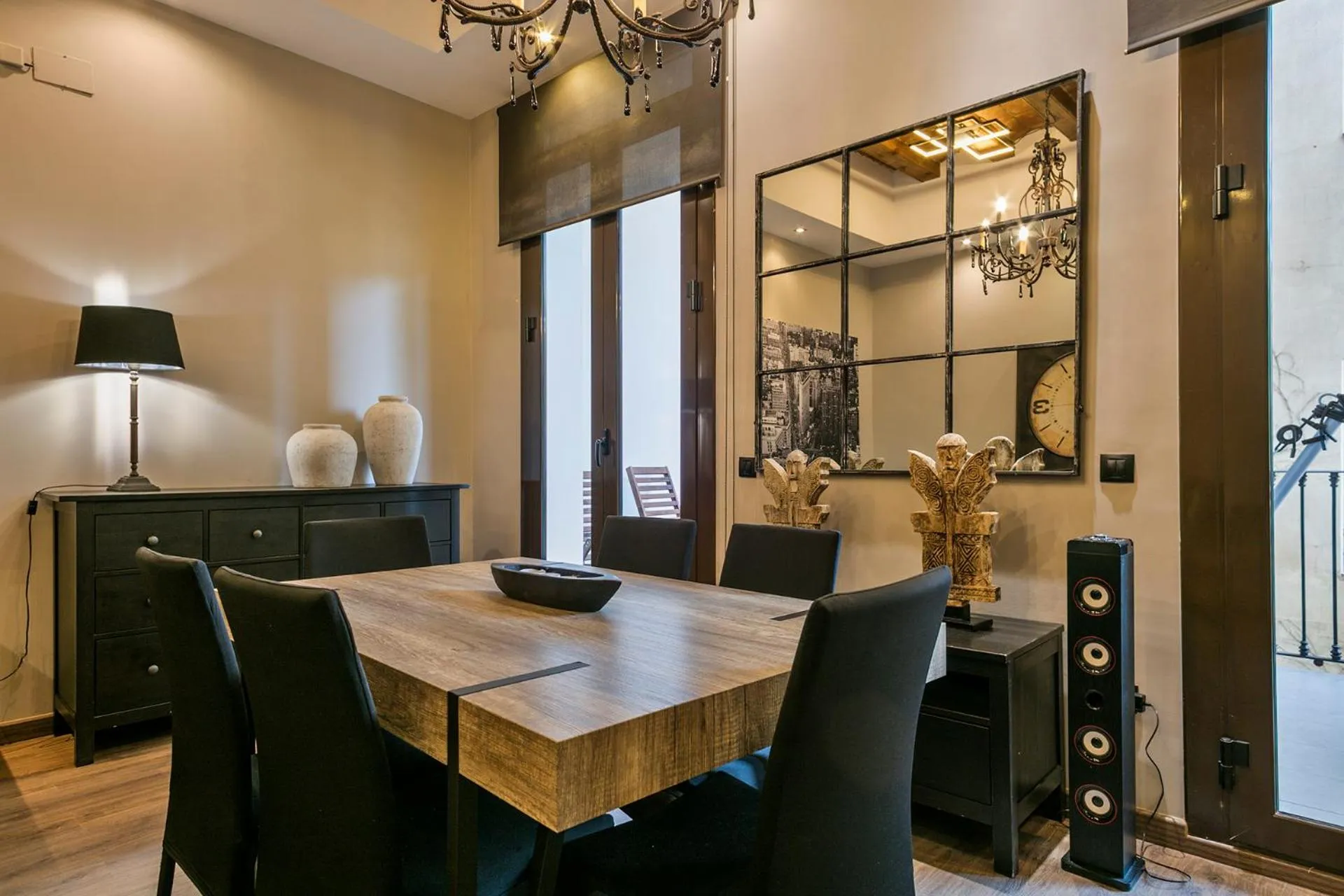 Dining area in Midtown Luxury Apartments by Sweett