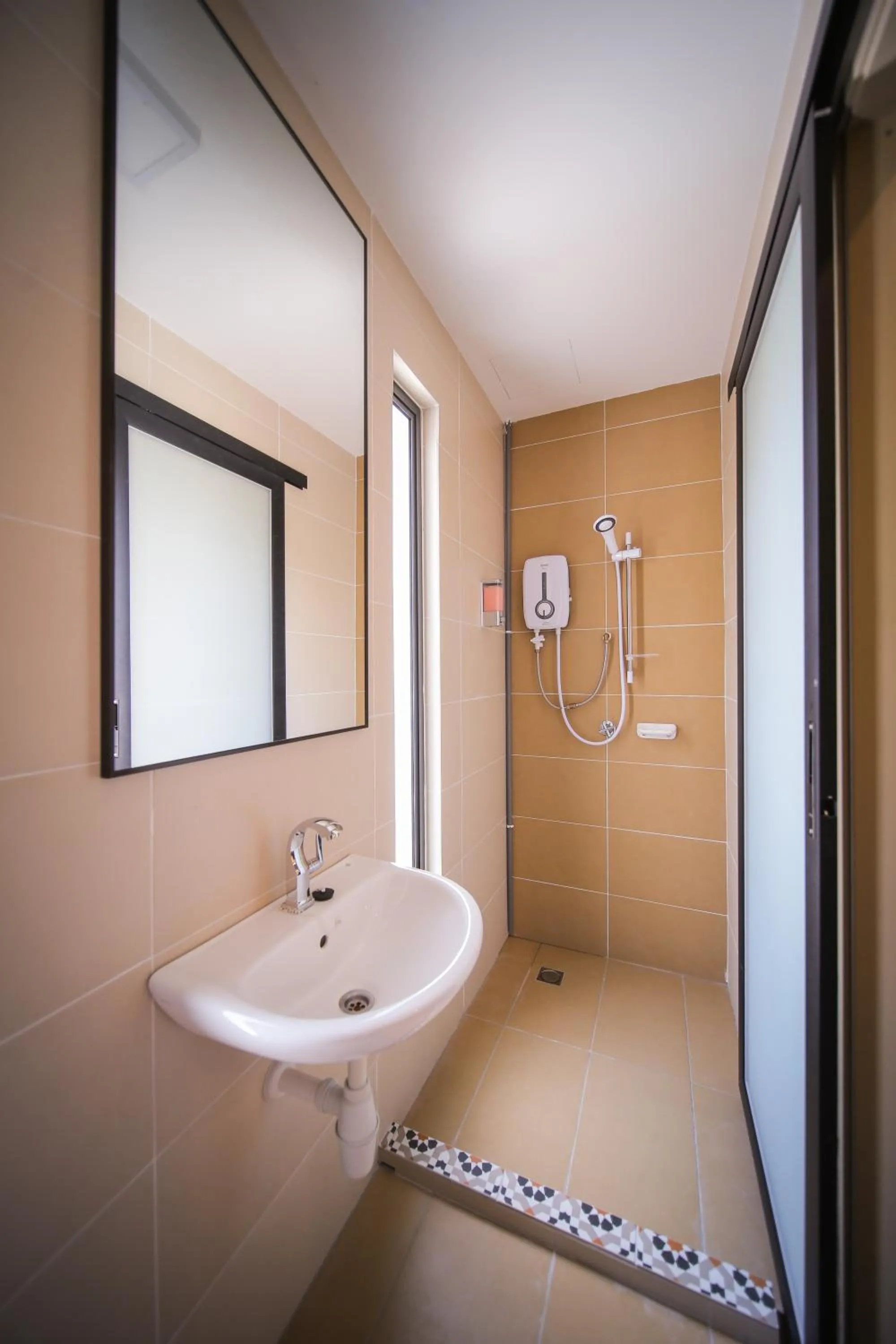 Shower in The Best Hotel in Bayan Lepas - THE LOV PENANG