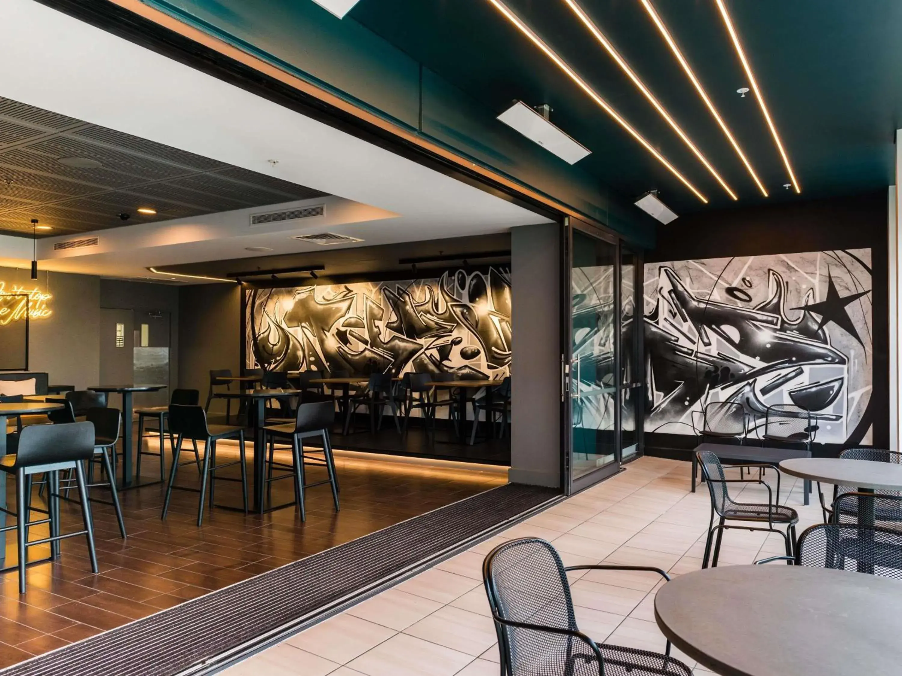 Restaurant/places to eat in Ibis Christchurch Restaurant/places to eat in Ibis Christchurch