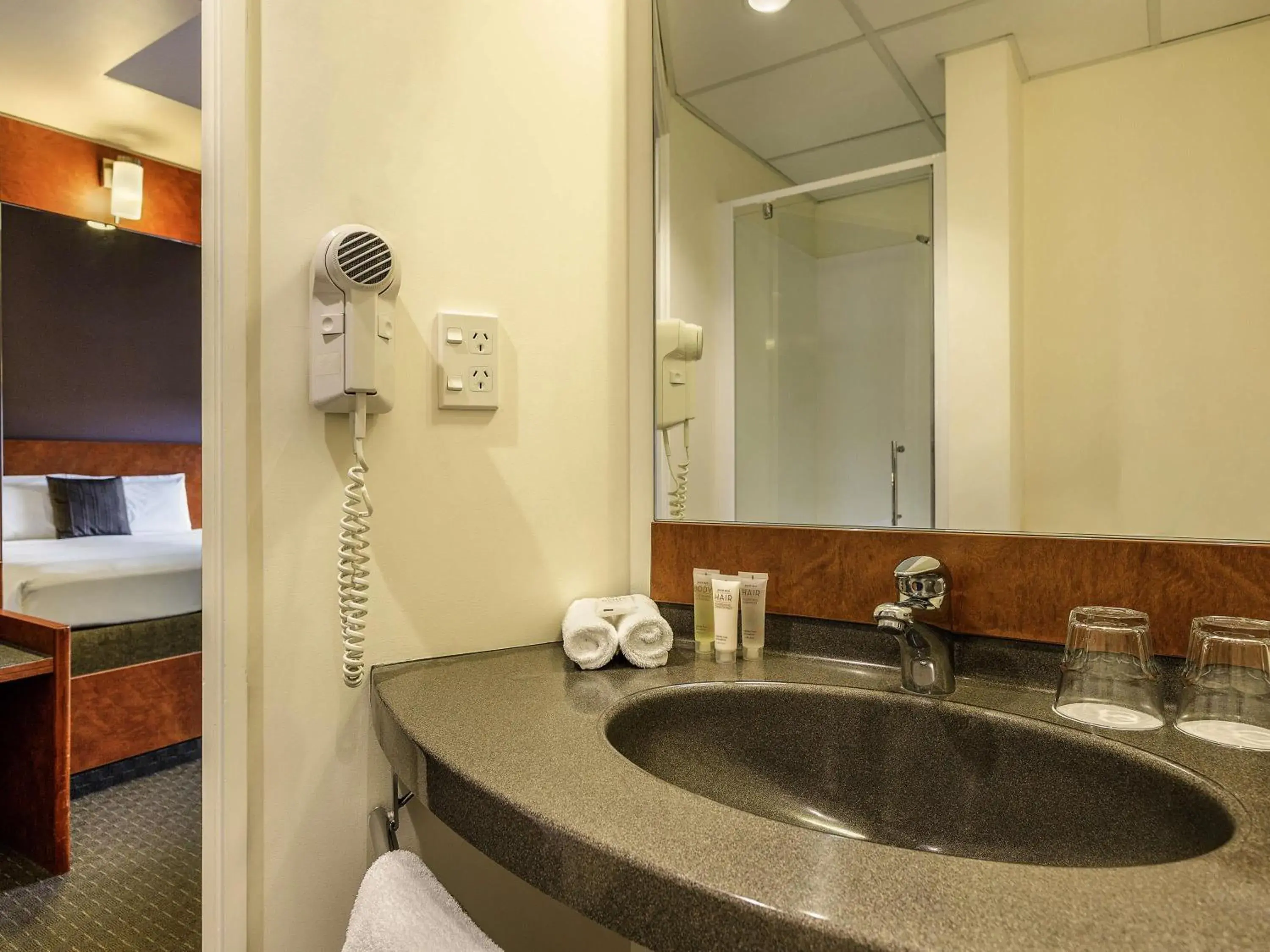 Bedroom in Ibis Christchurch Bedroom in Ibis Christchurch