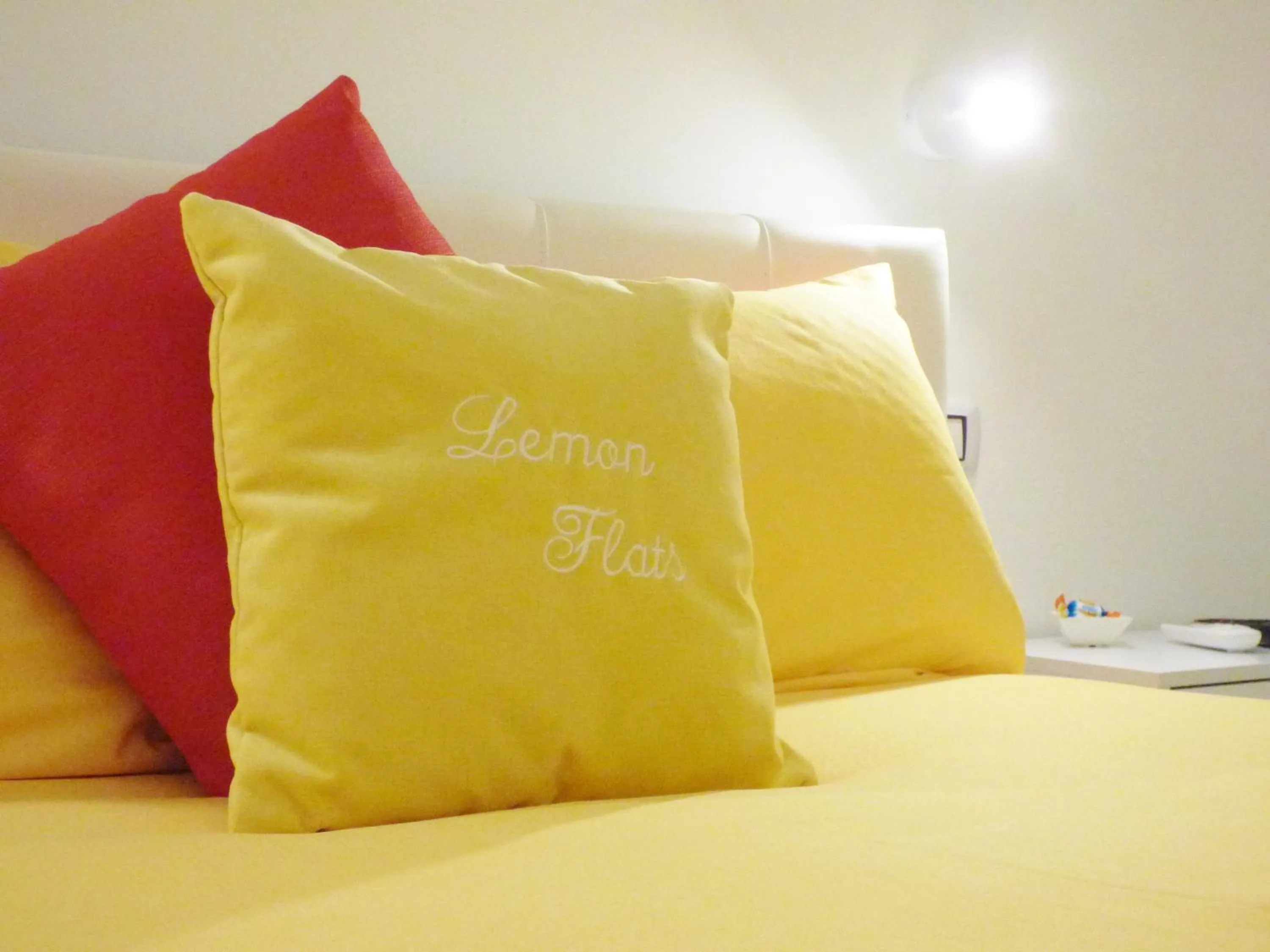 Decorative detail, Bed in B&B Lemon Flats