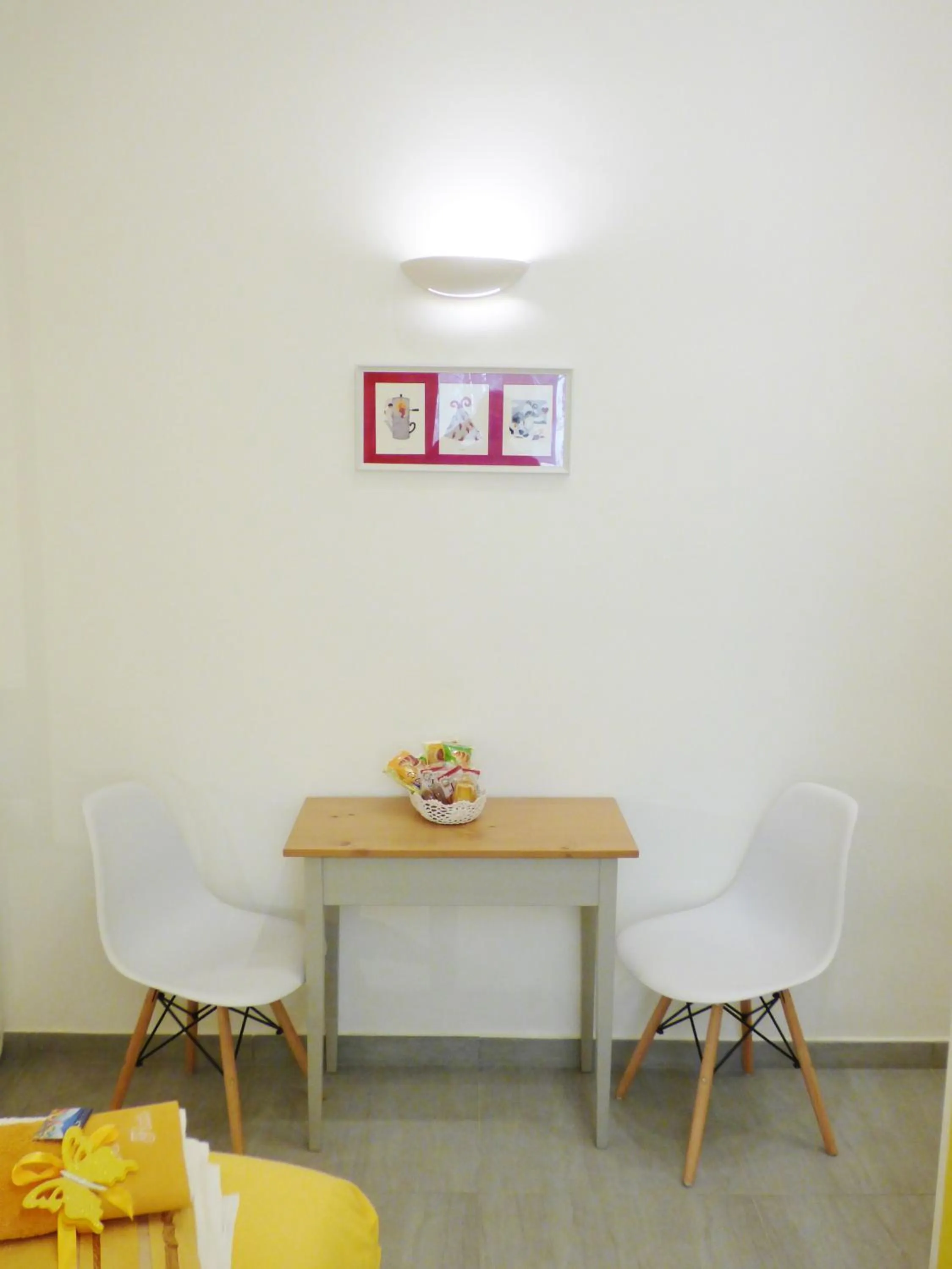 Dining area in B&B Lemon Flats