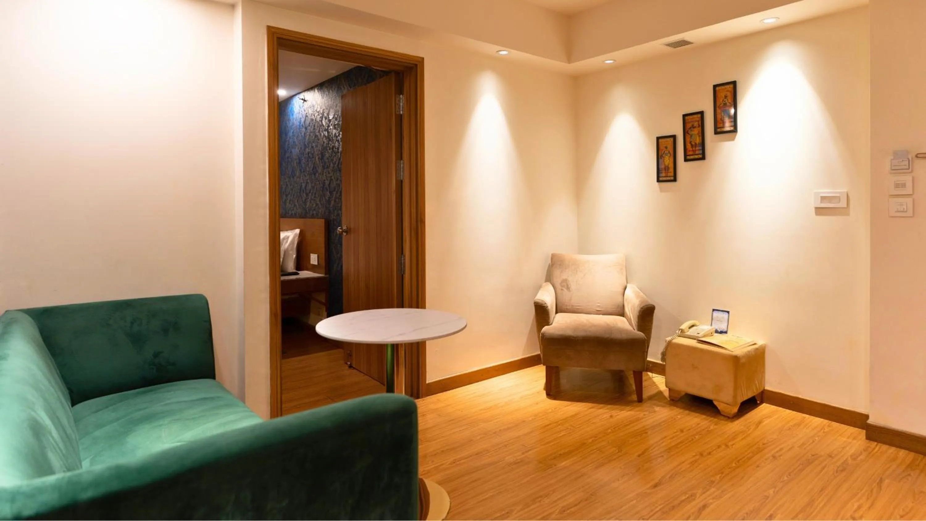 Bed in The Orion Plaza - Nehru Place