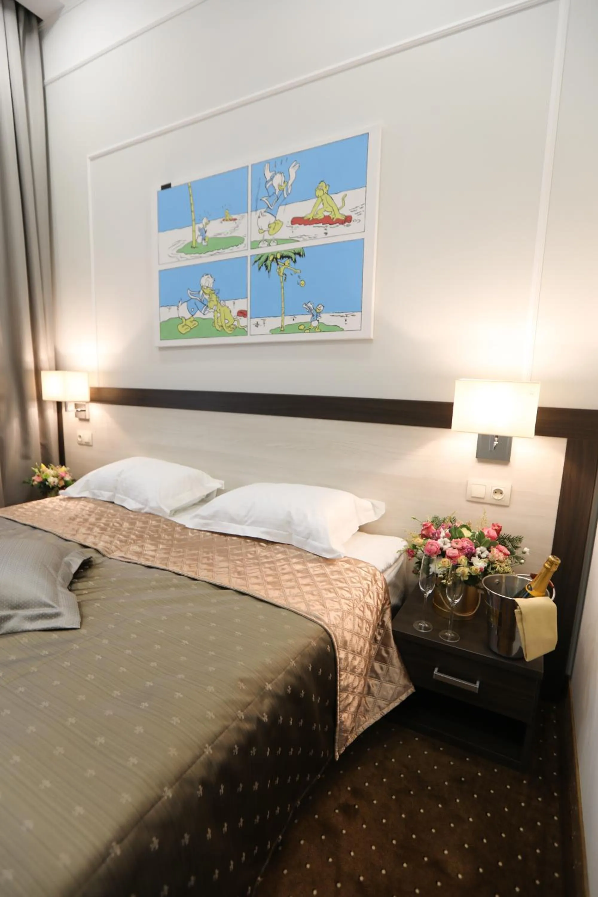 View (from property/room), Bed in Hotel Donald