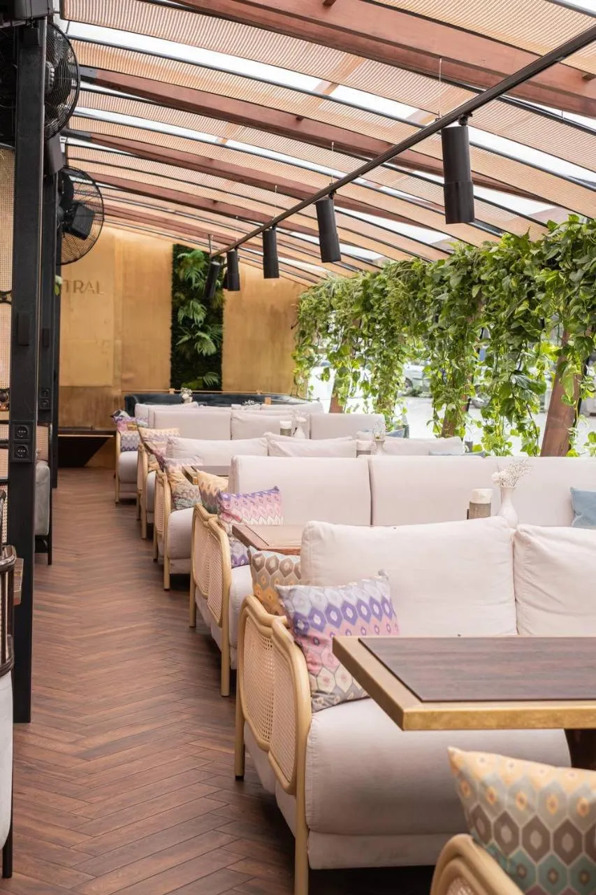 Restaurant/places to eat in Hotel Donald