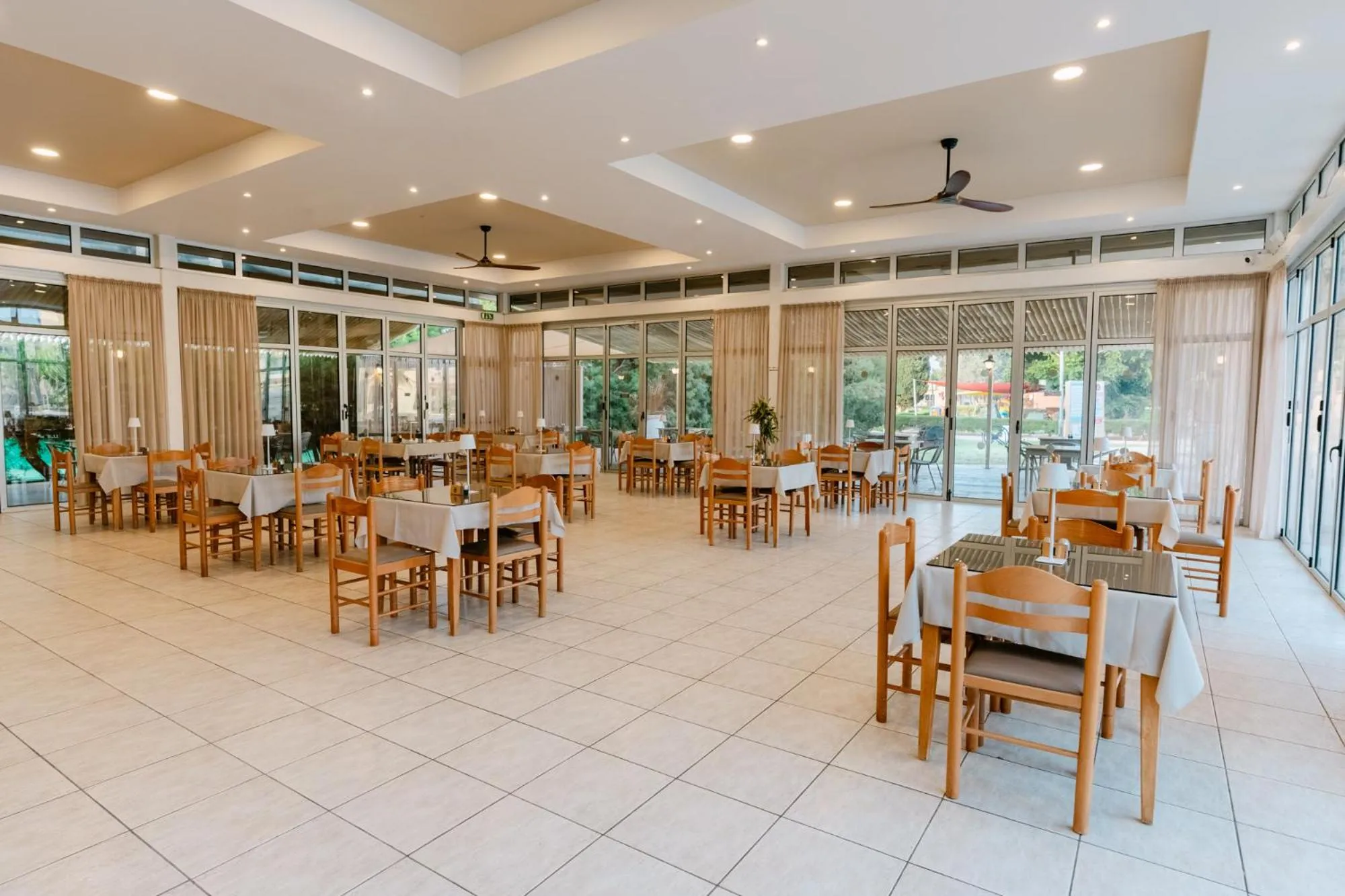 Restaurant/places to eat in Makronisos Village