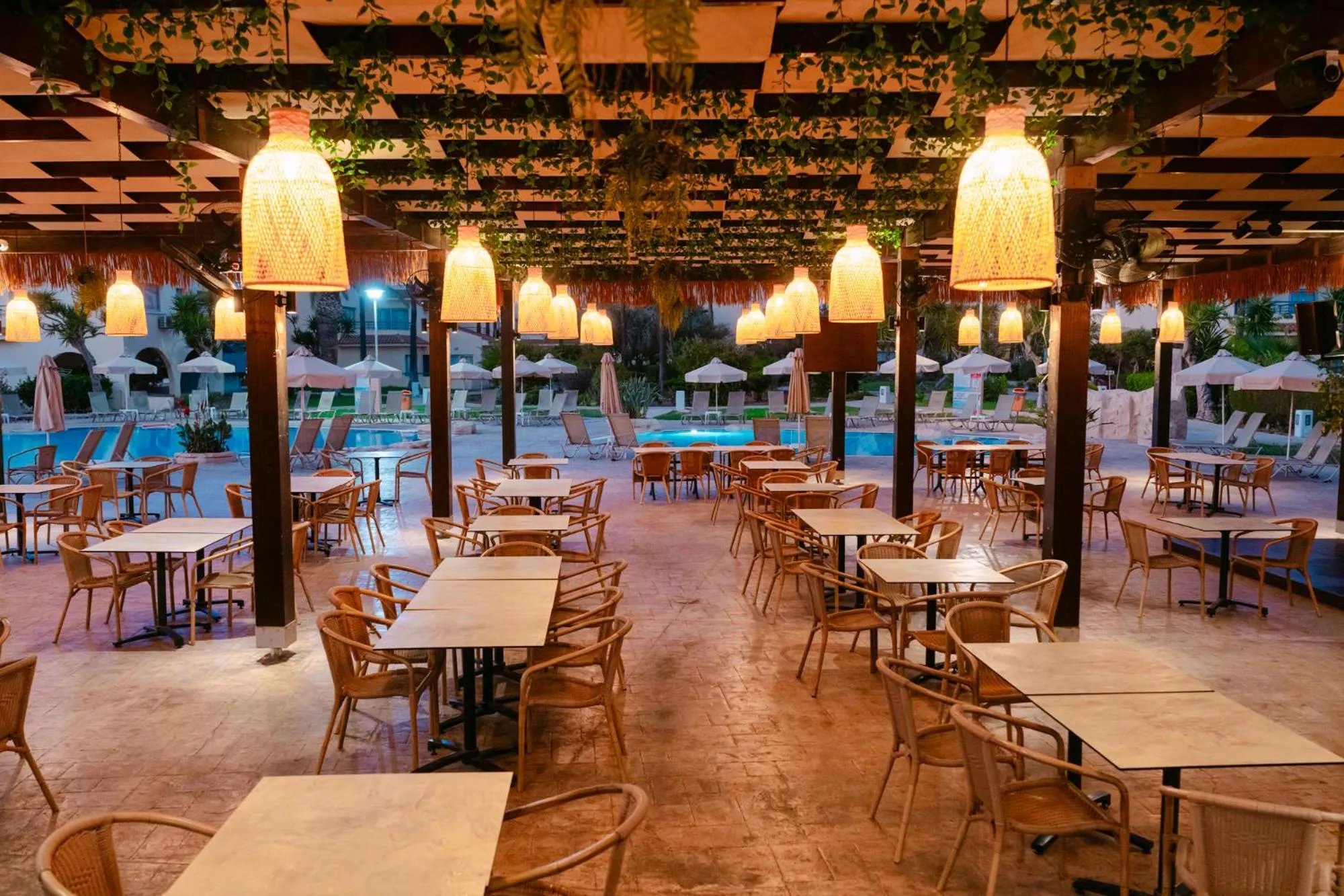 Restaurant/places to eat in Makronisos Village