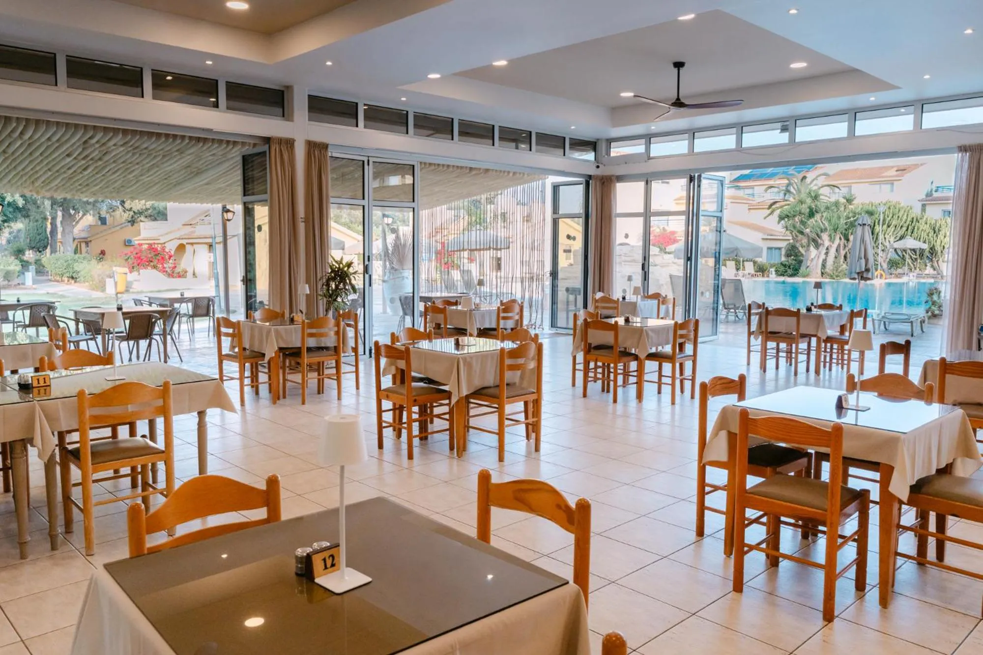 Restaurant/places to eat in Makronisos Village