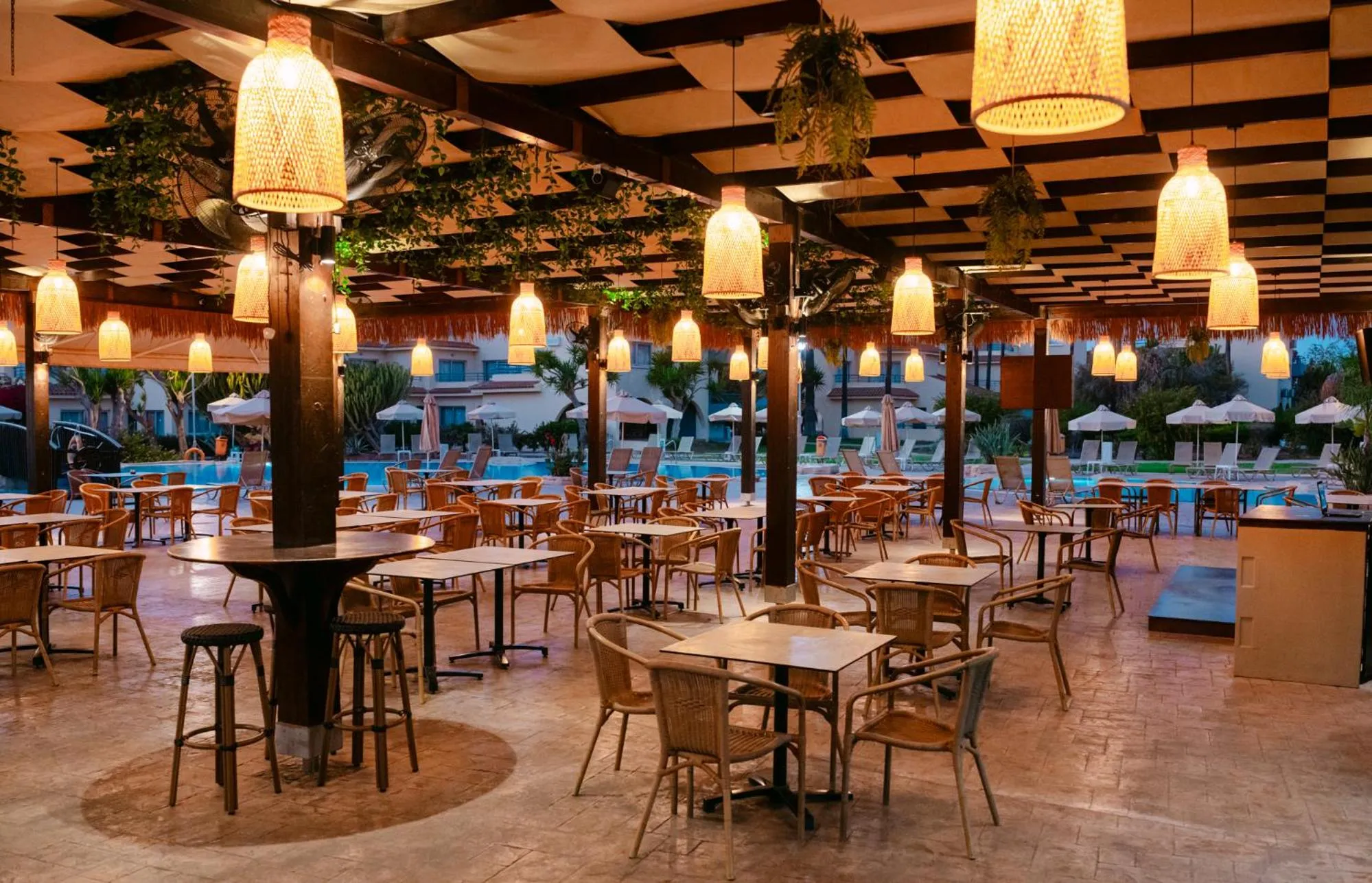 Restaurant/places to eat in Makronisos Village