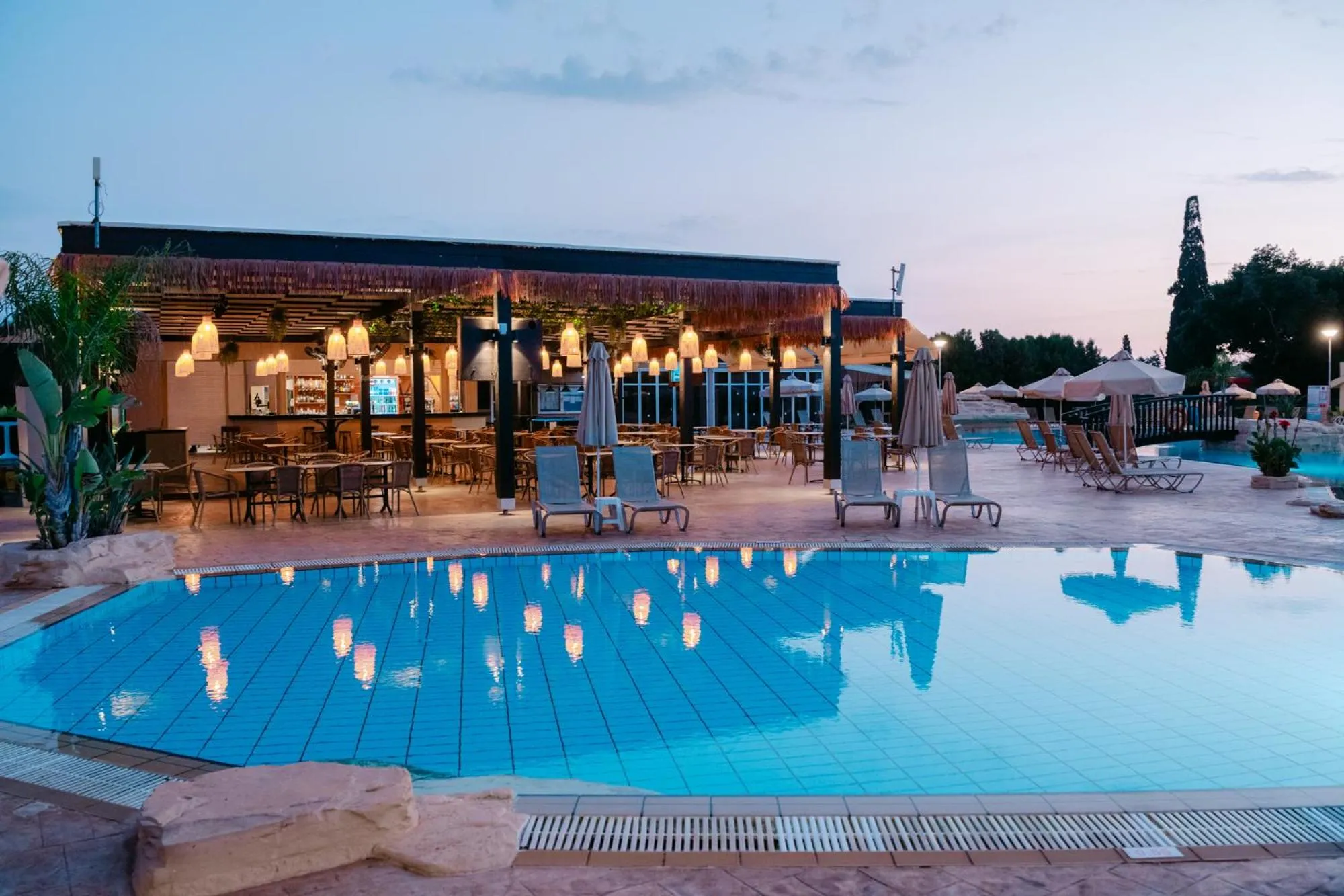 Restaurant/places to eat in Makronisos Village