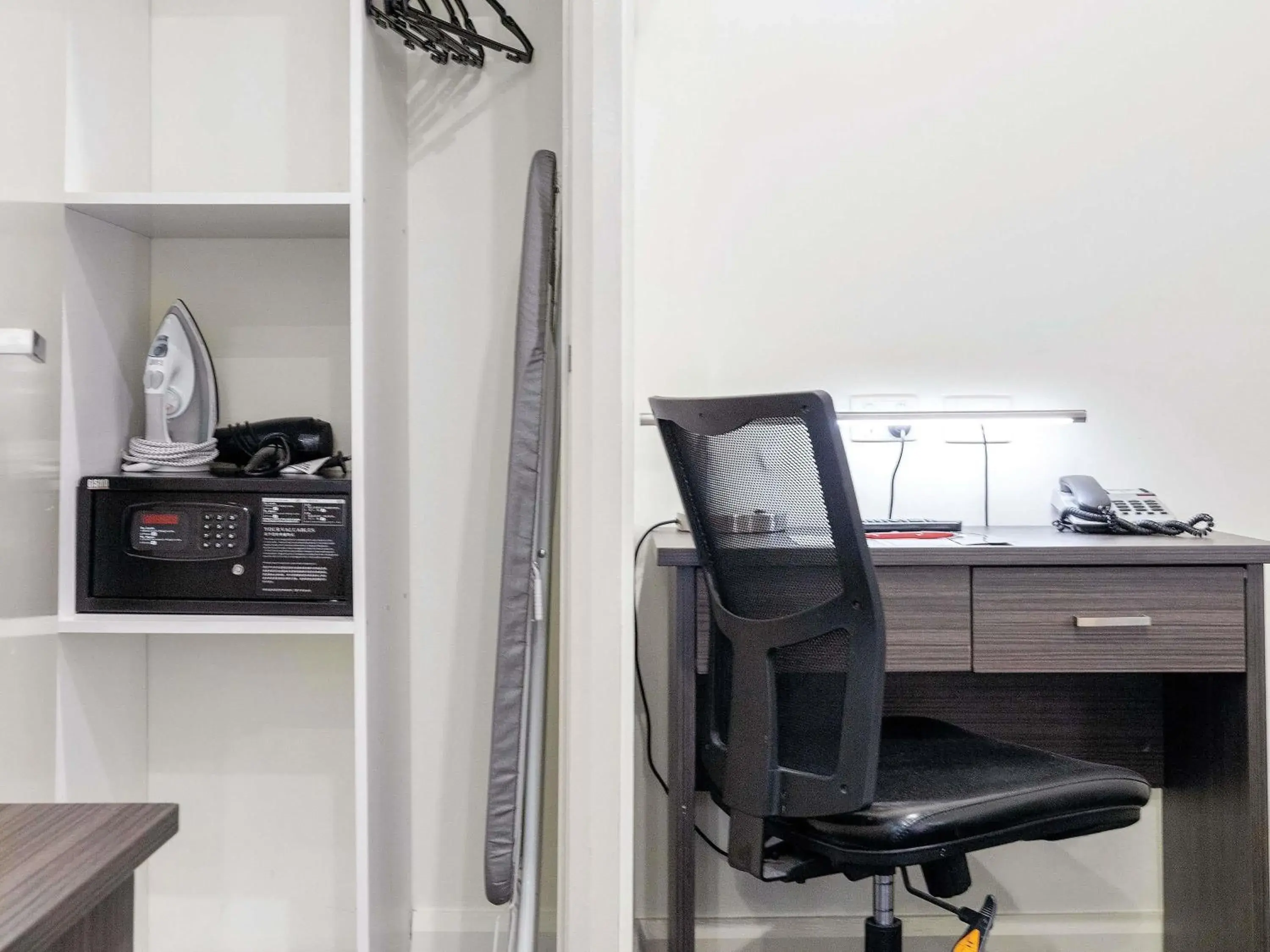 Bedroom in ibis Styles Kingsgate Hotel Bedroom in ibis Styles Kingsgate Hotel