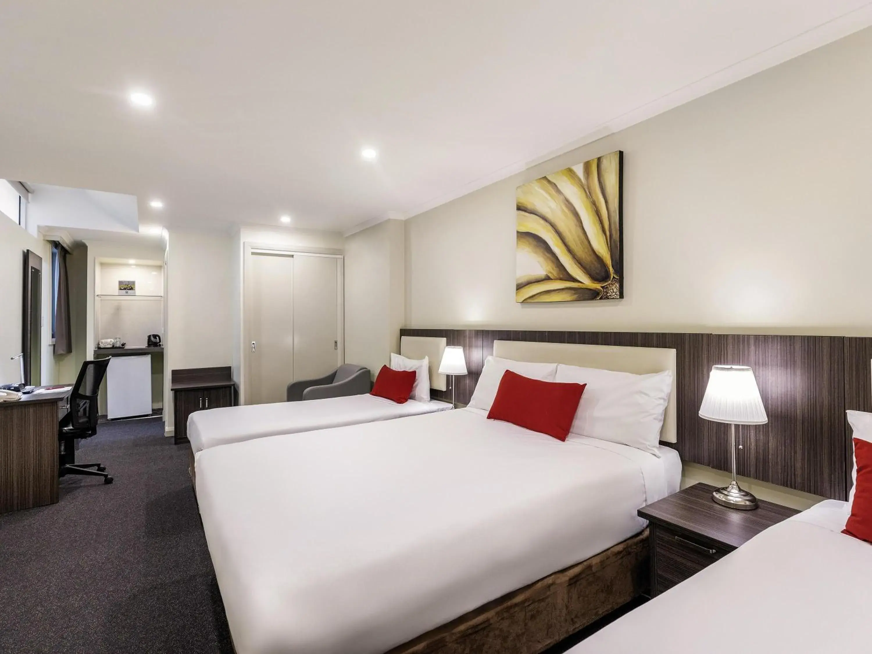 Family Room with One Double and Two Single Beds in ibis Styles Kingsgate Hotel Family Room with One Double and Two Single Beds in ibis Styles Kingsgate Hotel