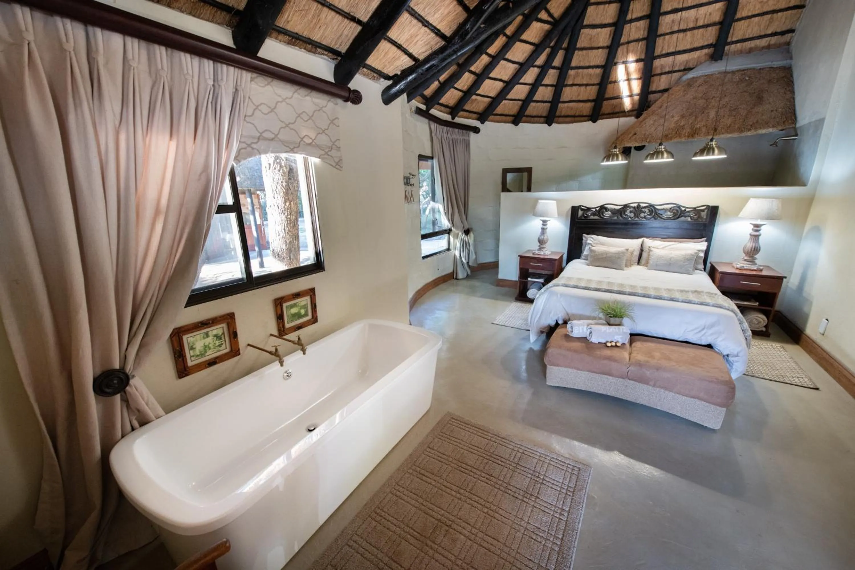 Deluxe Double Room with Bath in Malilule Safaris