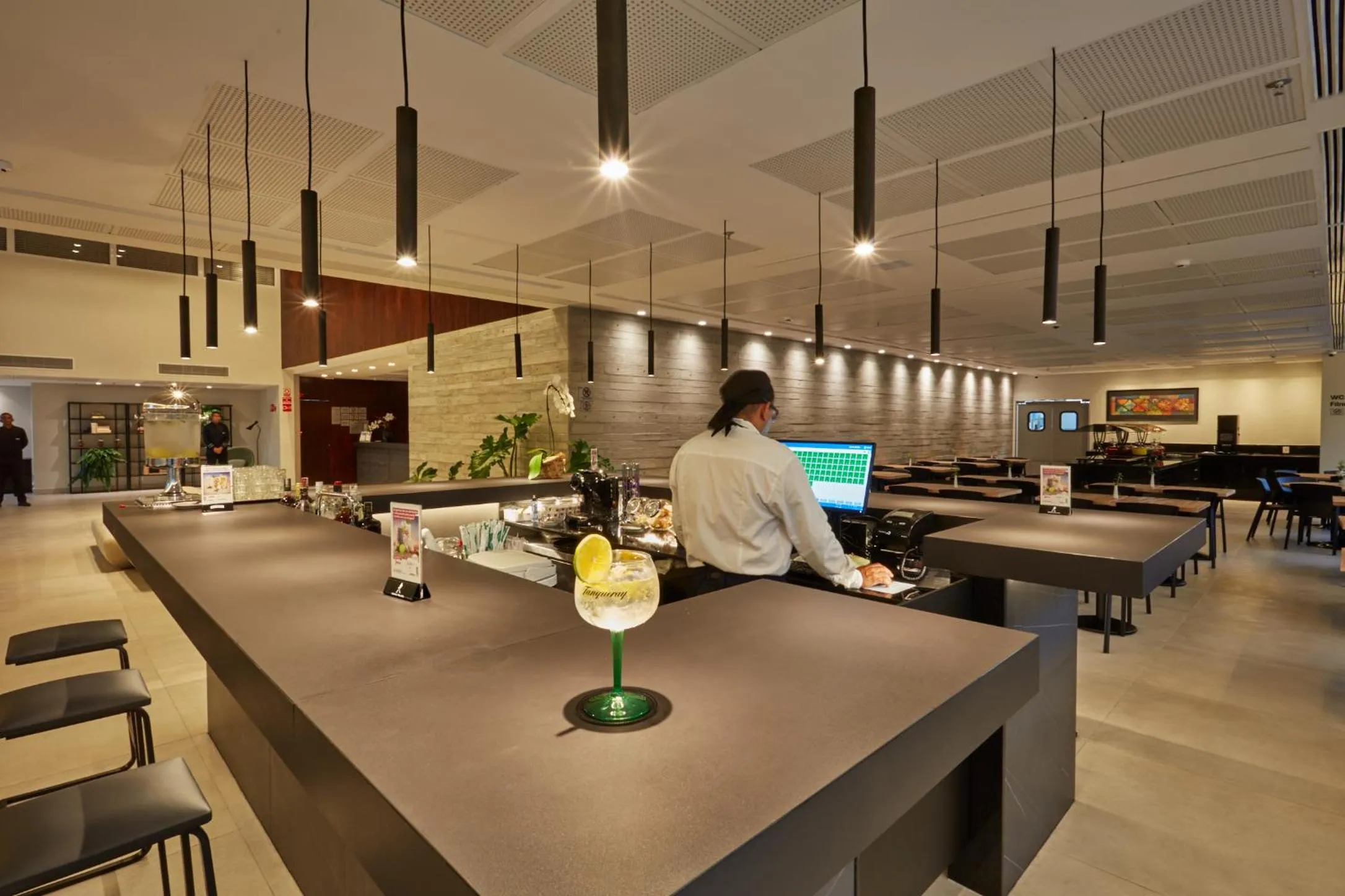 Restaurant/places to eat in Flix Hotel