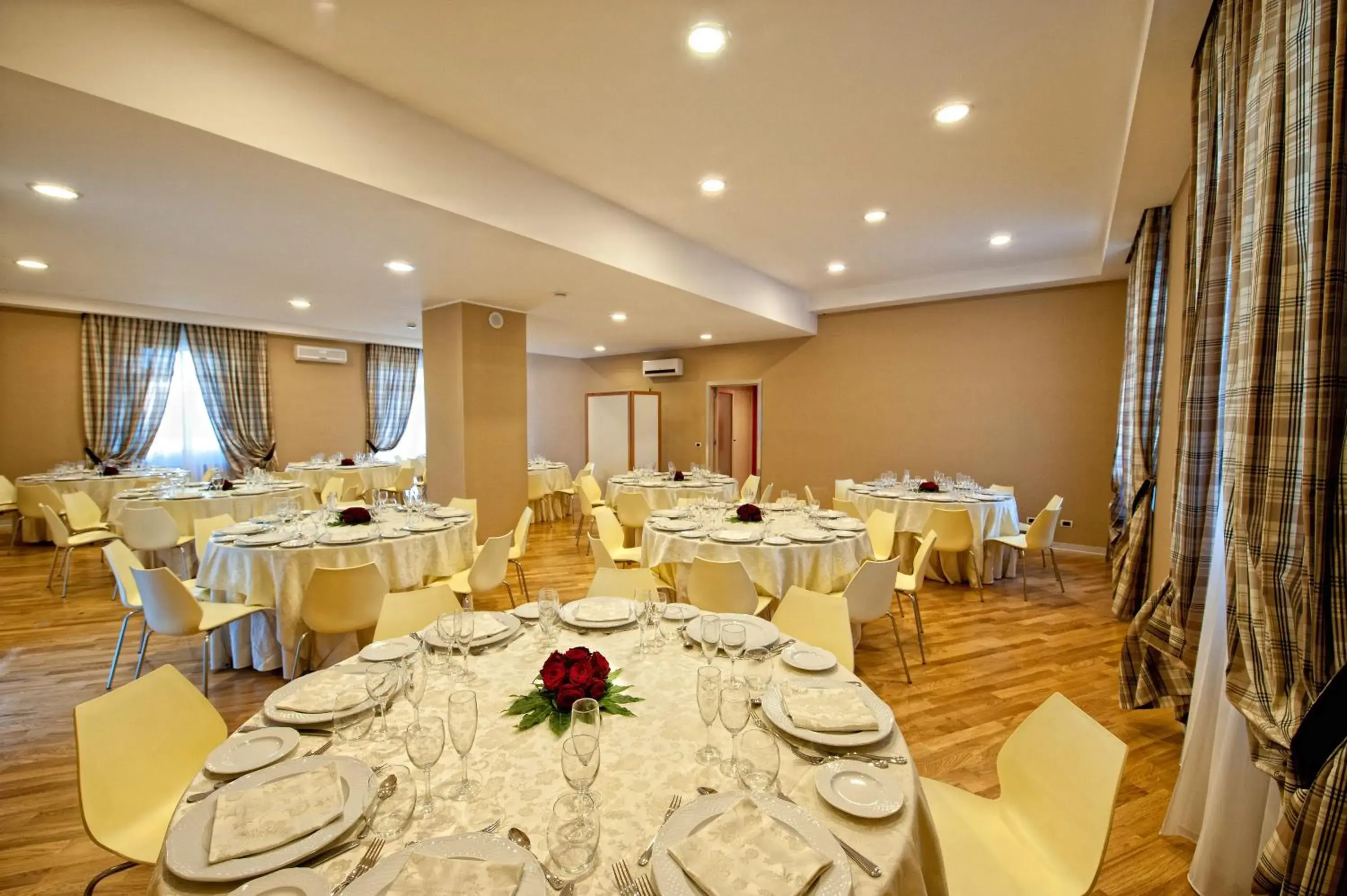 Restaurant/Places to Eat in Hotel Villa Sturzo