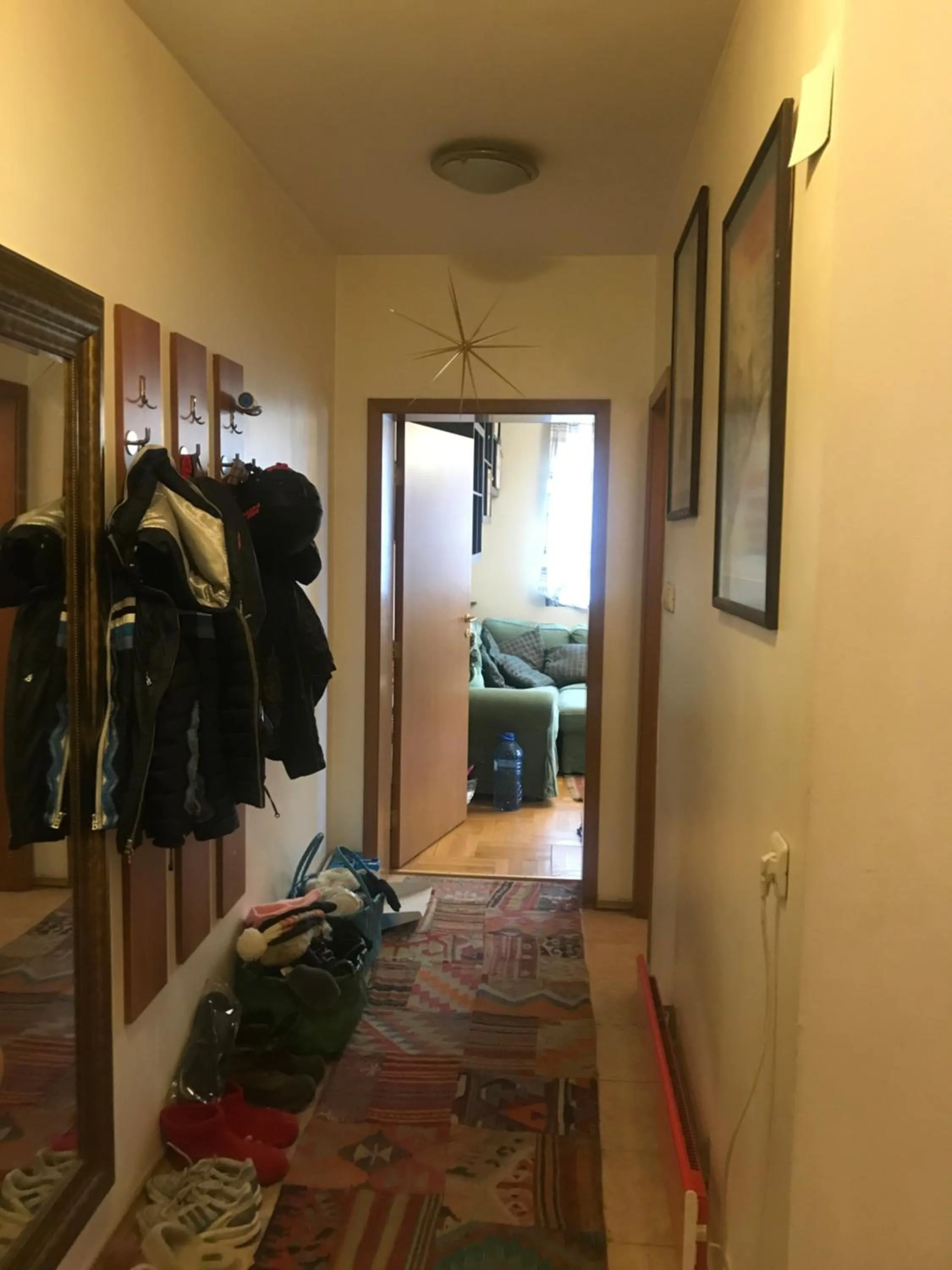 Area and facilities in Gondola Flat Number 5