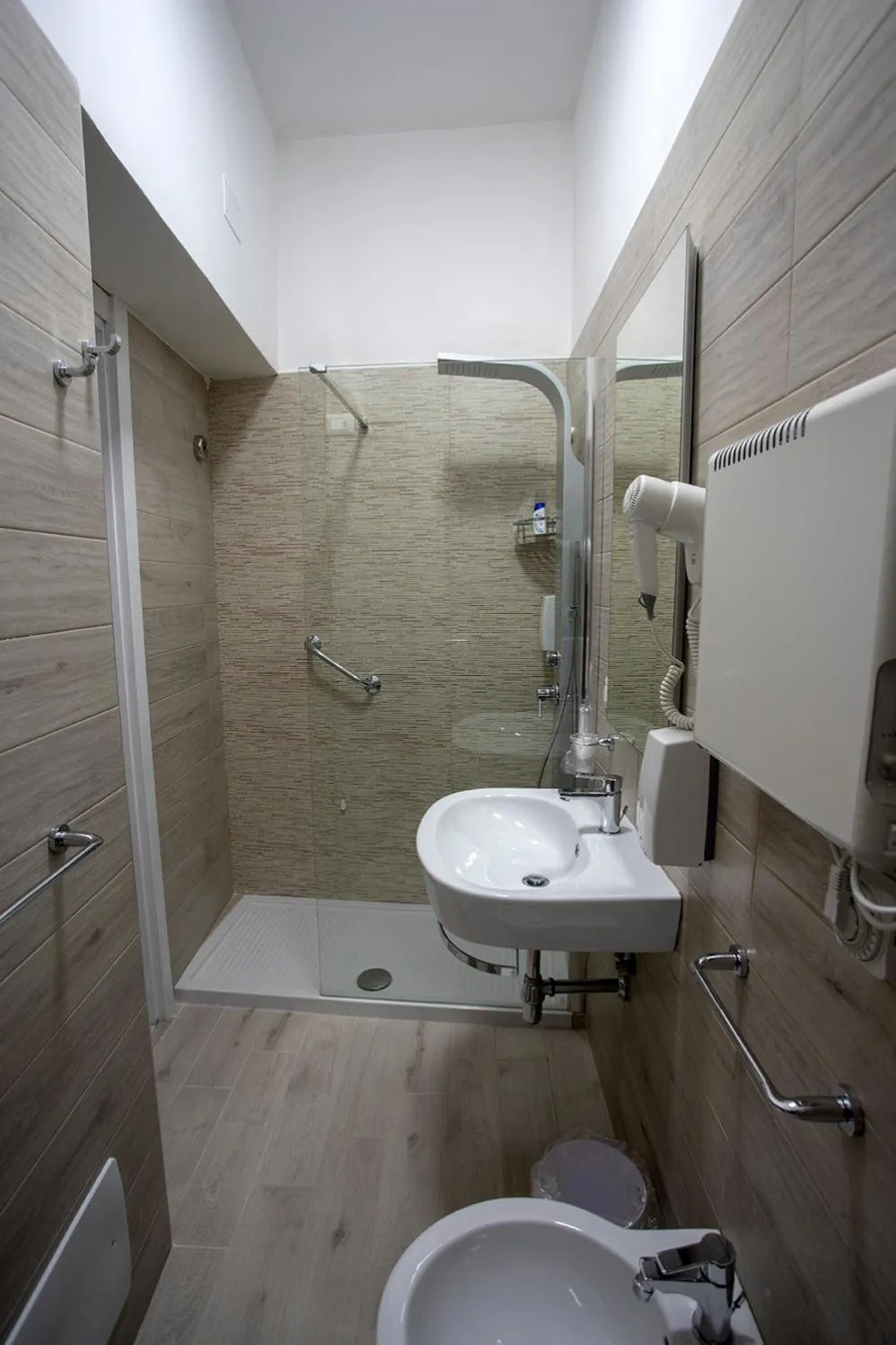 Shower in Agorà Mura Greche B&b