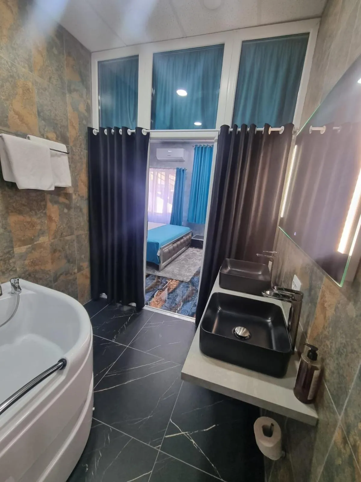 Bathroom in Poet Palace Bucharest