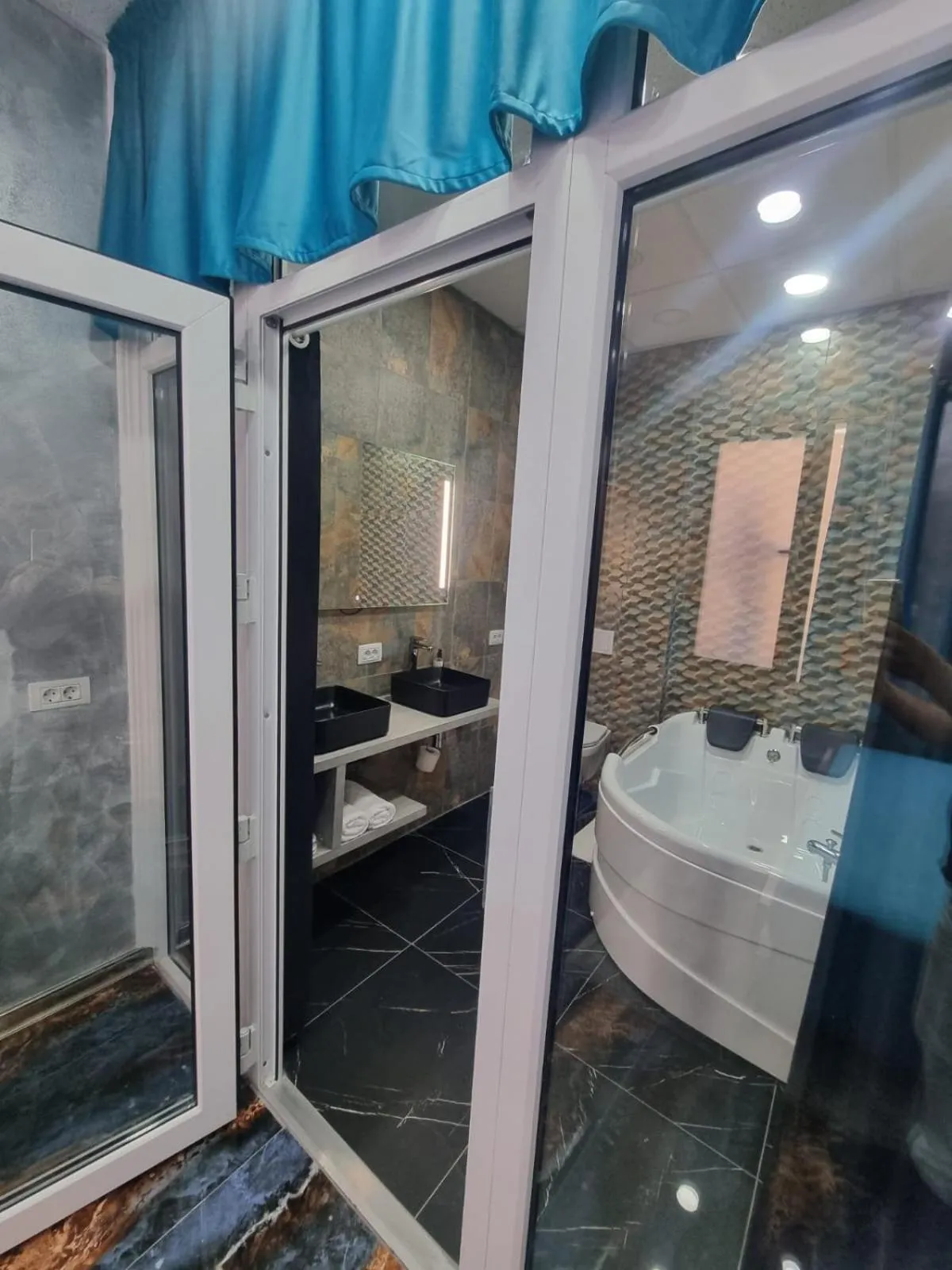 Bathroom in Poet Palace Bucharest