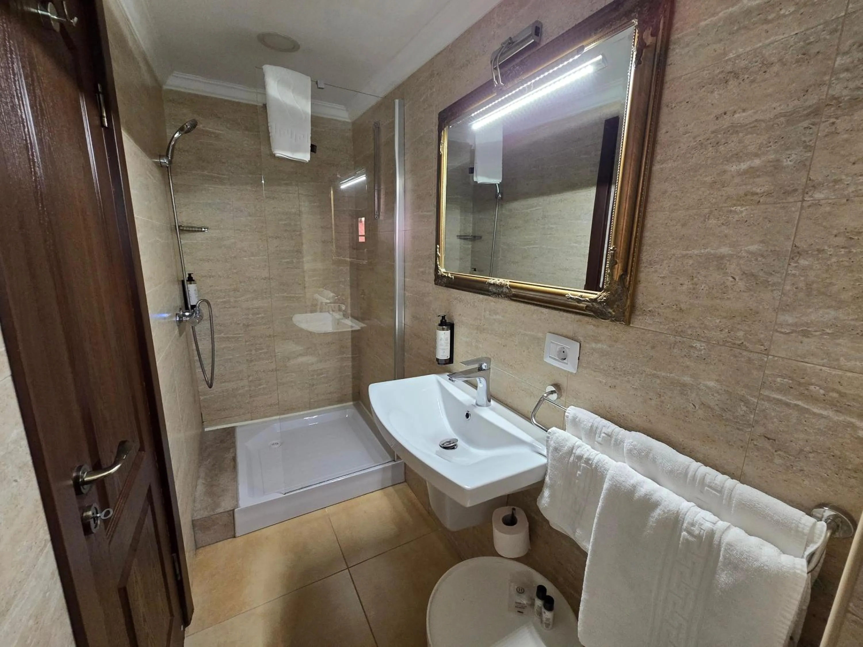 Bathroom in Poet Palace Bucharest