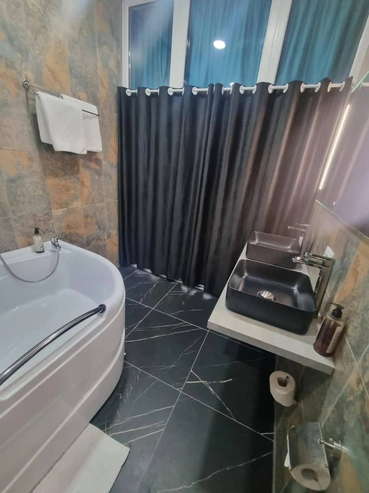 Bathroom in Poet Palace Bucharest