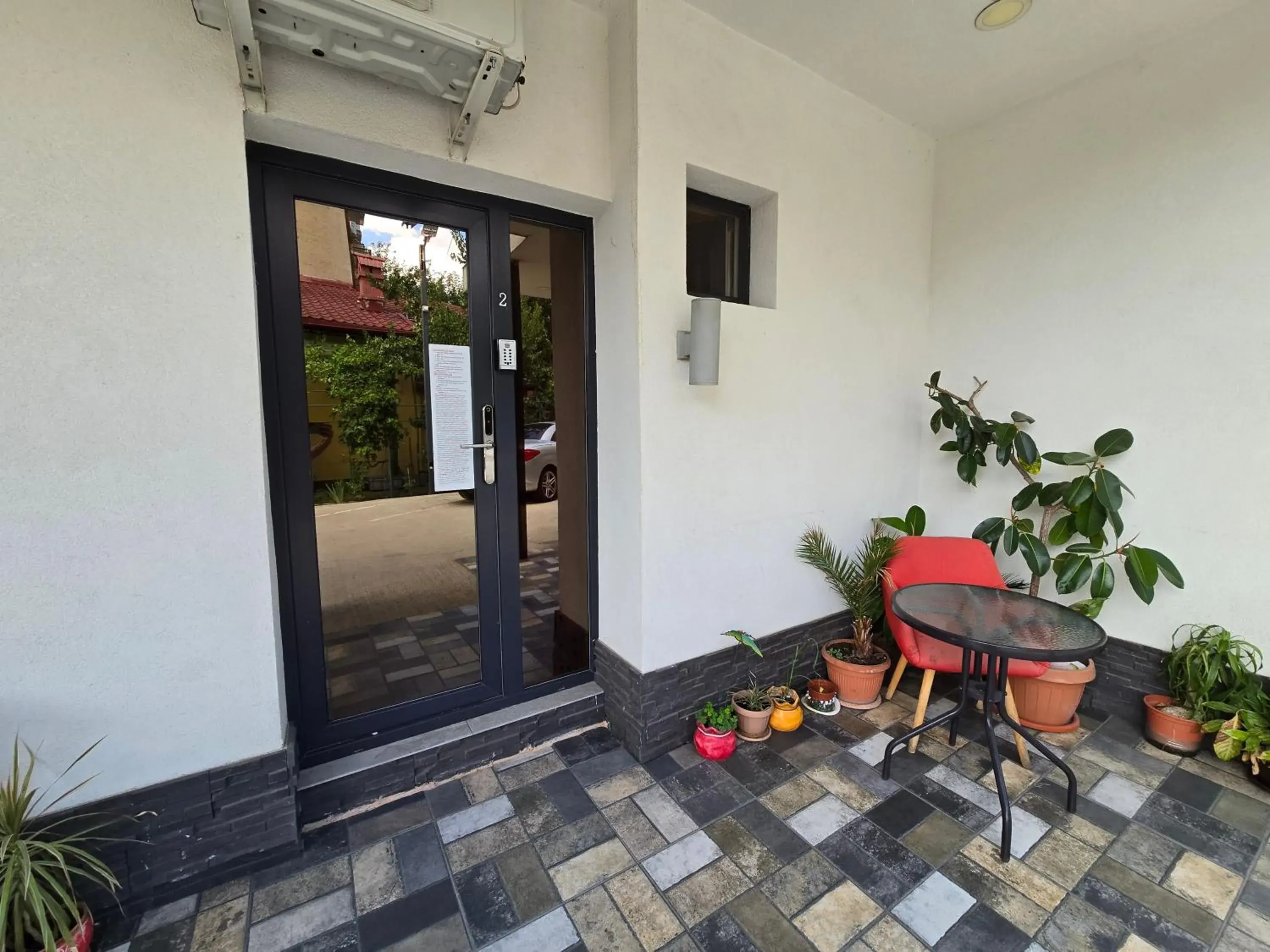 Room 2 Deluxe double en-suite with freestanding bath, 1 car parking space in Poet Palace Bucharest Room 2 Deluxe double en-suite with freestanding bath, 1 car parking space in Poet Palace Bucharest