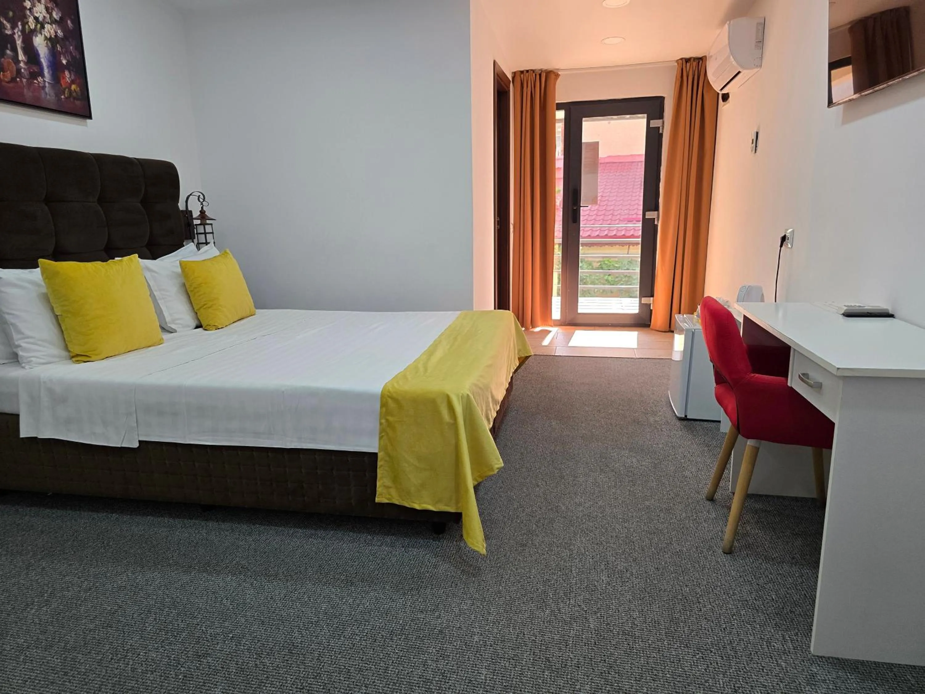 Photo of the whole room, Bed in Poet Palace Bucharest