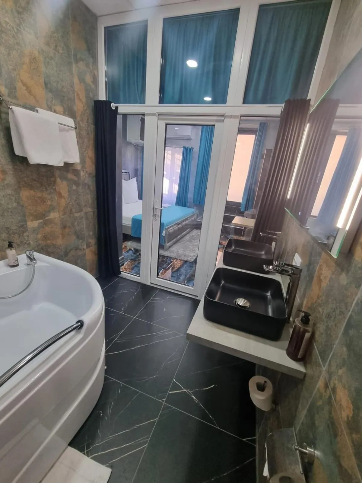 Bathroom in Poet Palace Bucharest