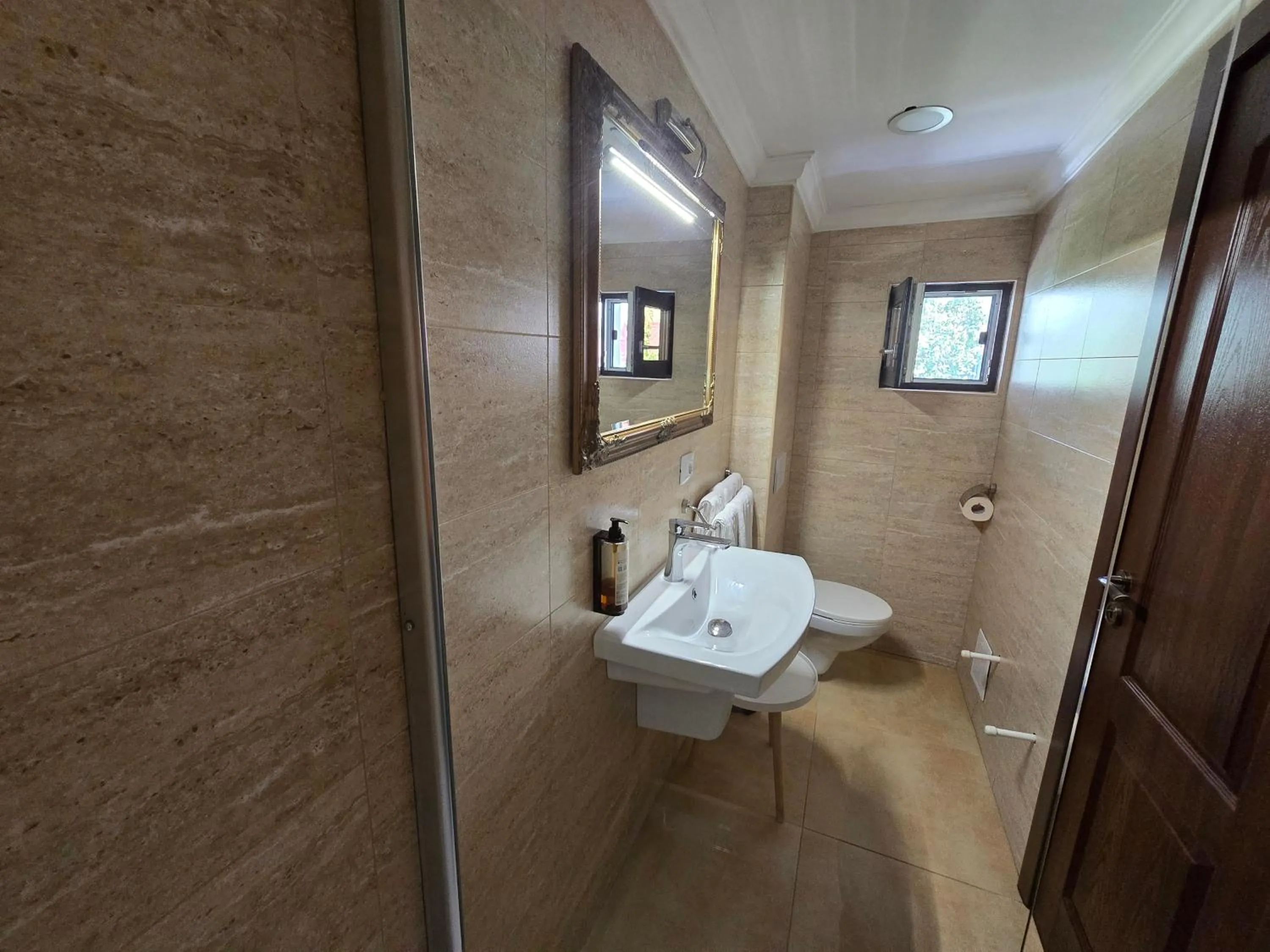 Bathroom in Poet Palace Bucharest