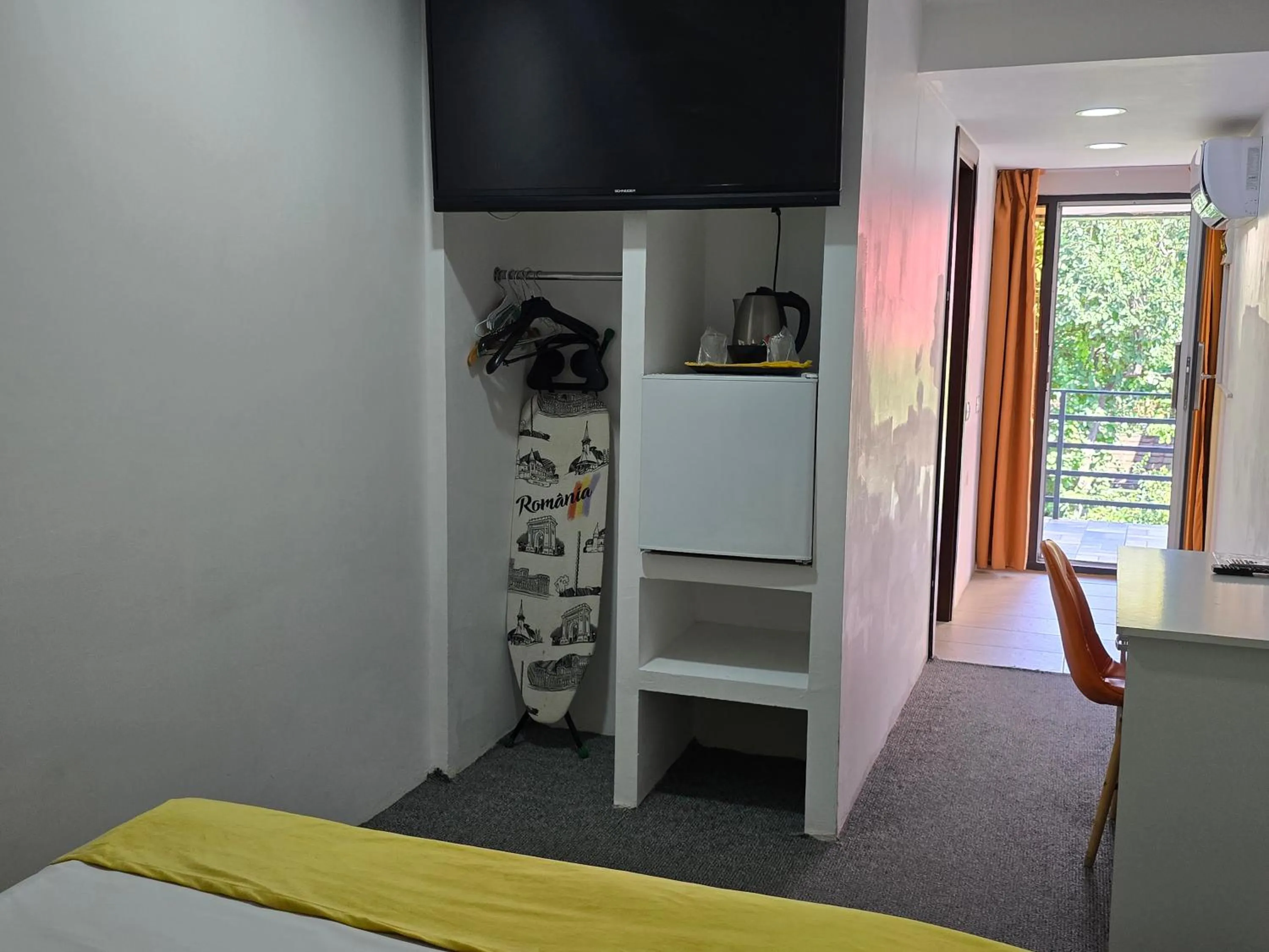 Photo of the whole room, Bed in Poet Palace Bucharest