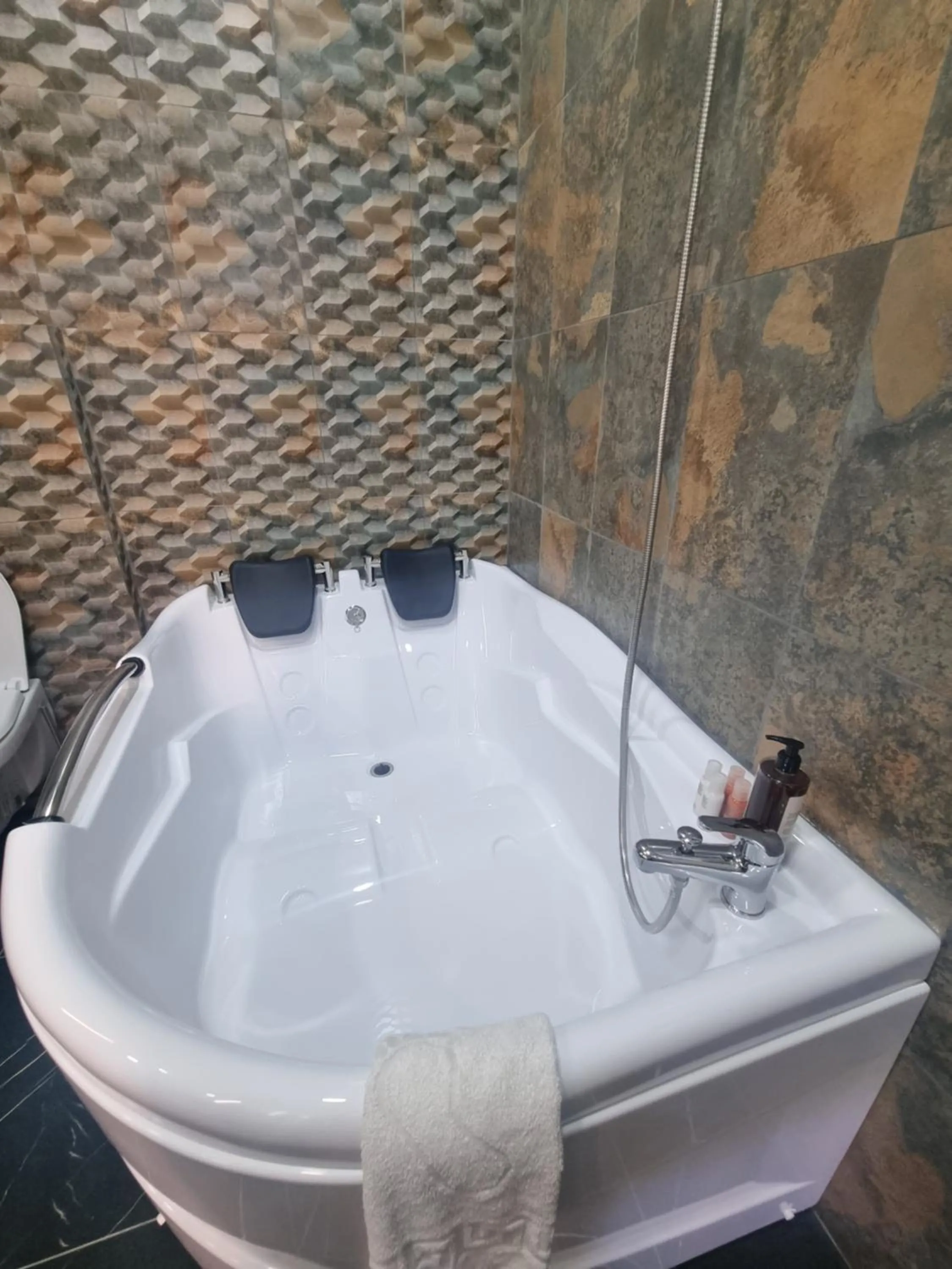 Bathroom in Poet Palace Bucharest