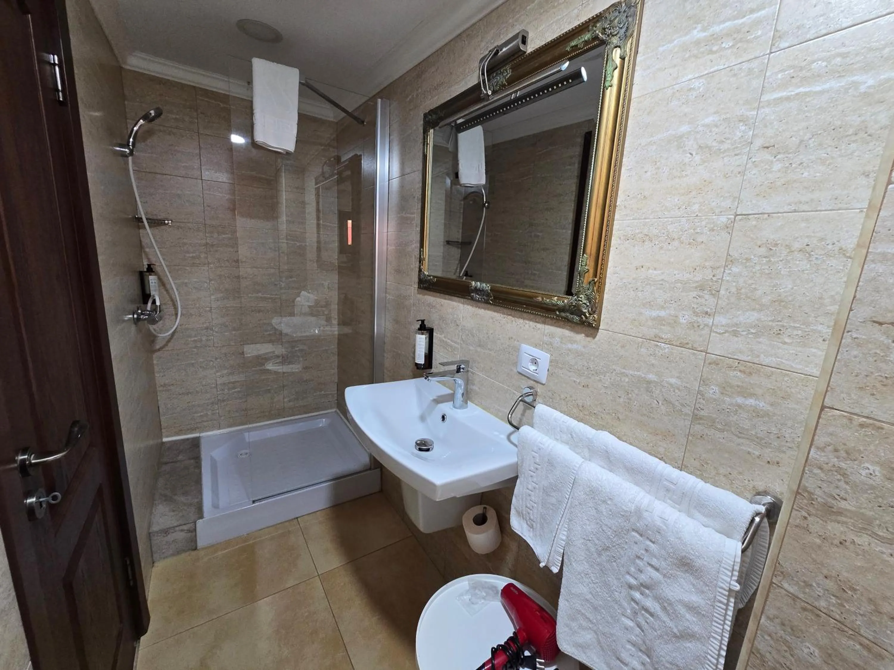 Bathroom in Poet Palace Bucharest