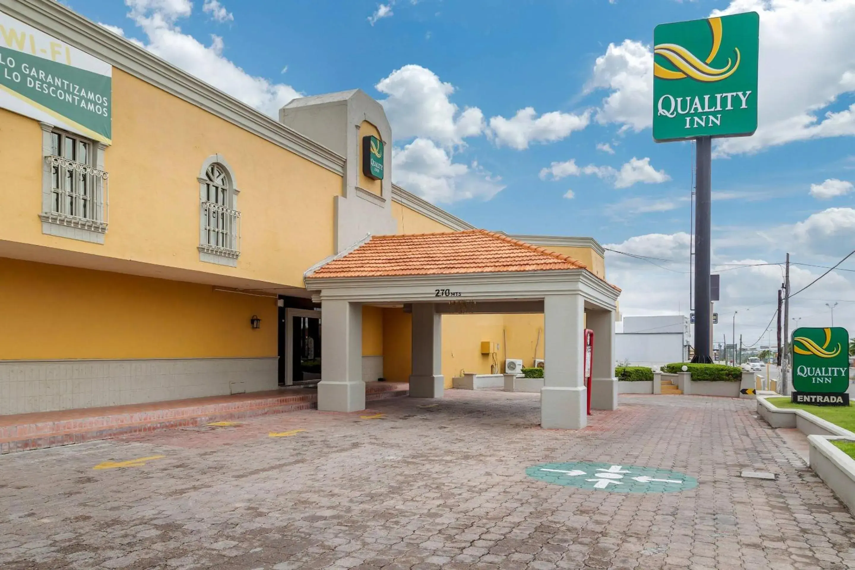 Property building in Quality Inn Piedras Negras Property building in Quality Inn Piedras Negras