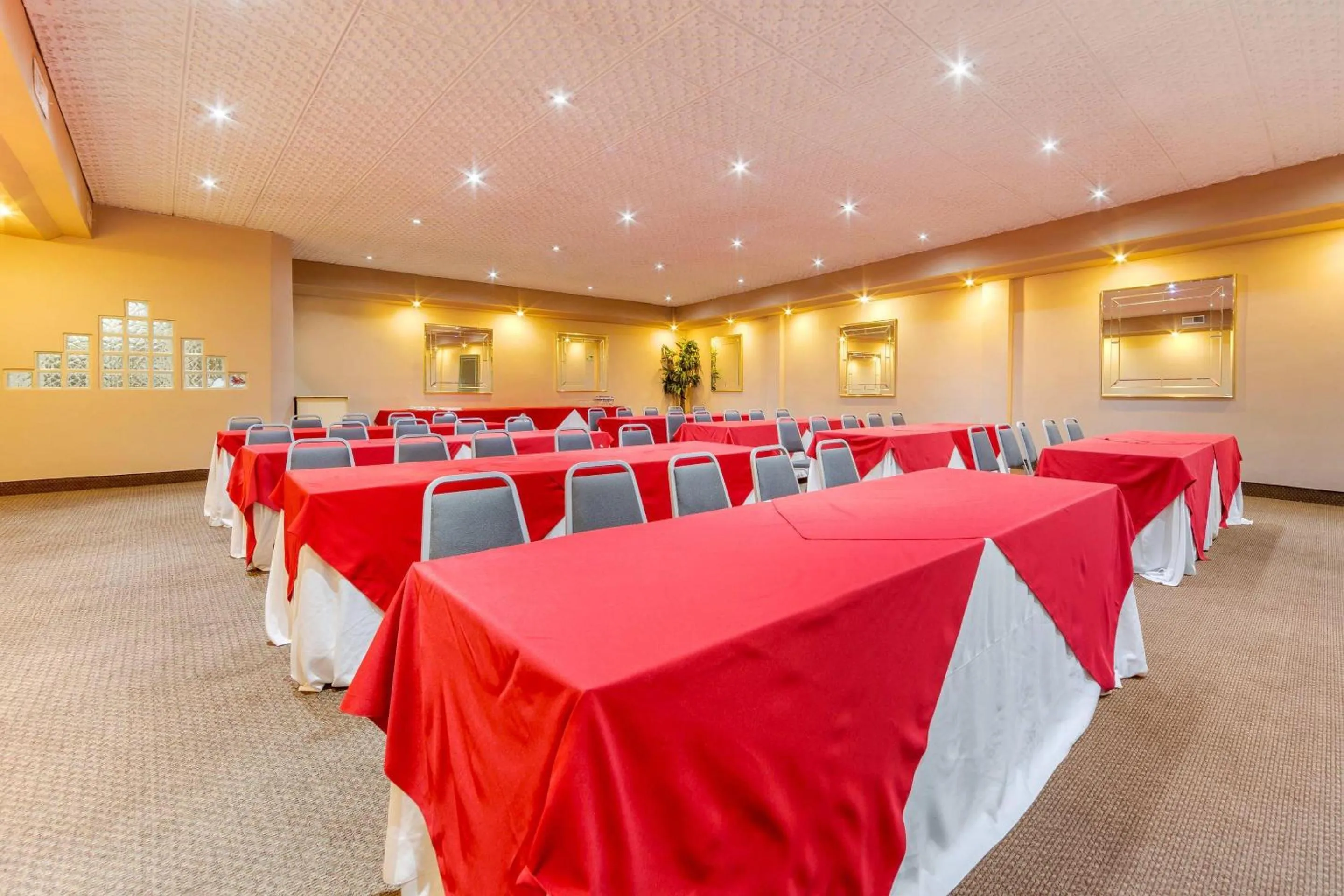 Meeting/conference room in Quality Inn Piedras Negras