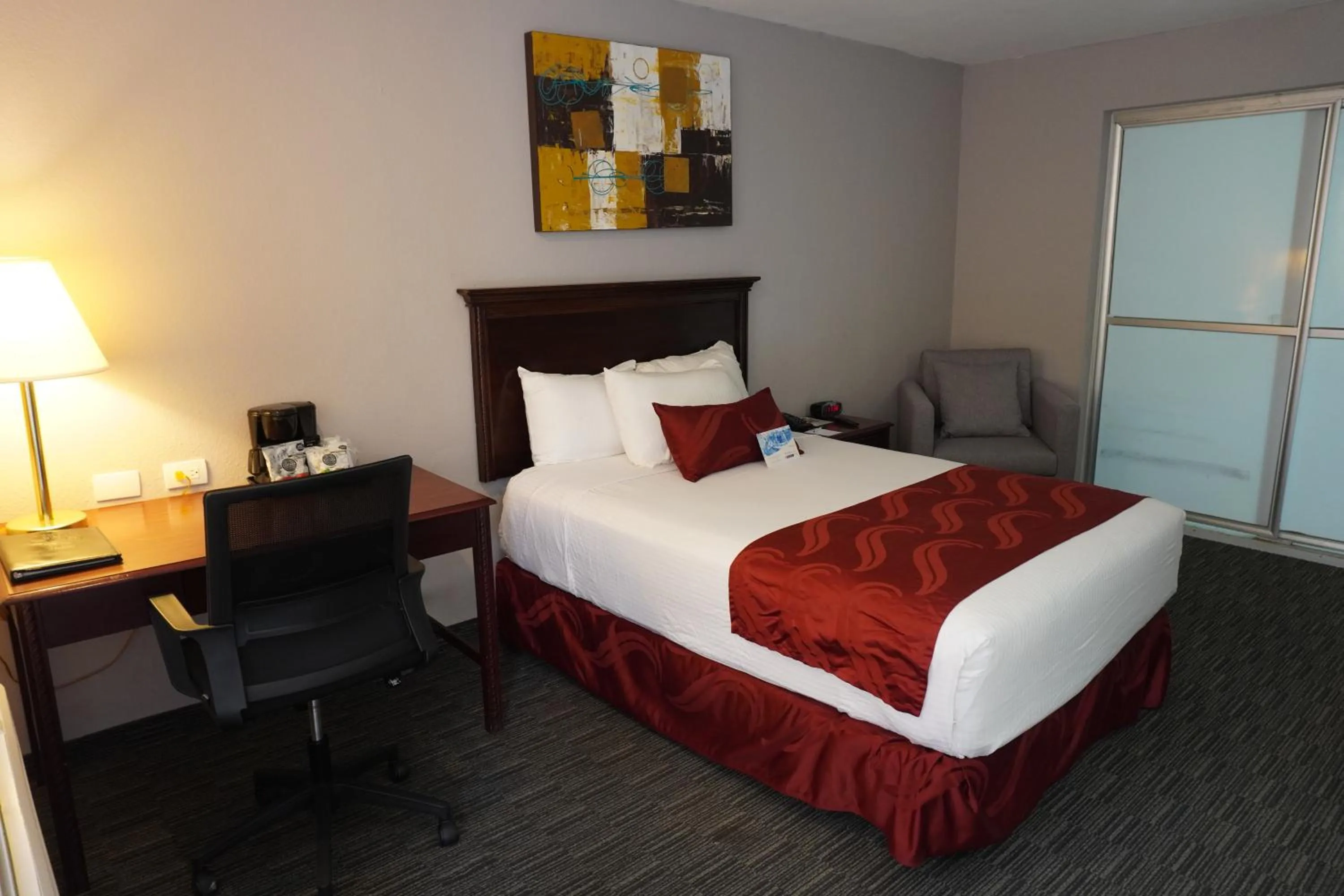 Bed in Quality Inn Piedras Negras