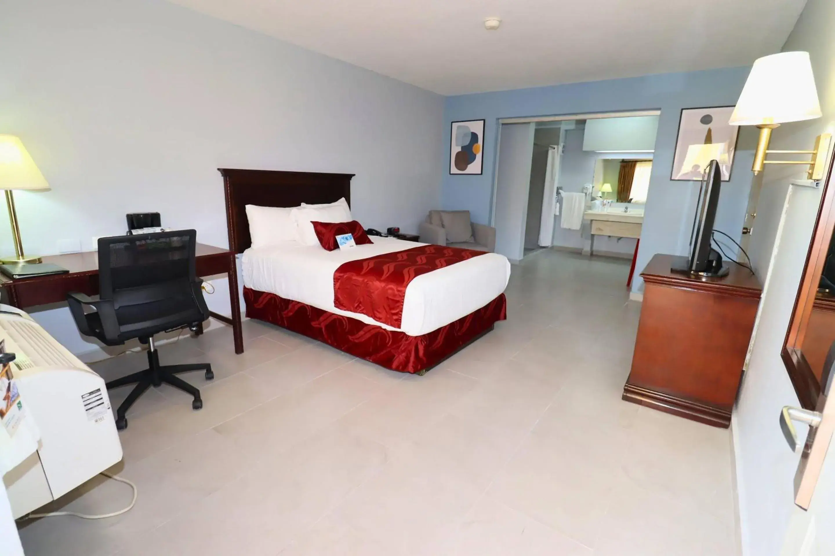 Bedroom, Bed in Quality Inn Piedras Negras Bedroom, Bed in Quality Inn Piedras Negras