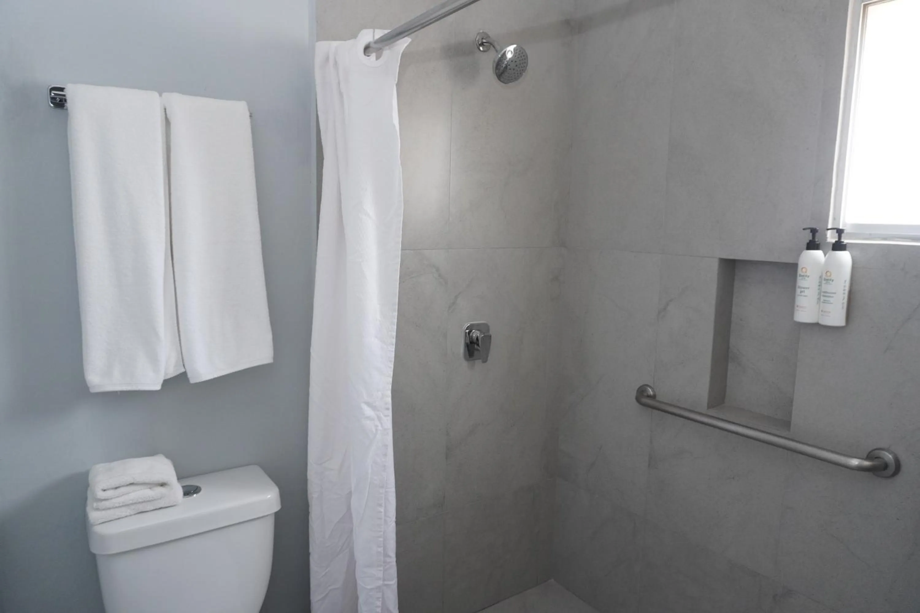 Shower in Quality Inn Piedras Negras