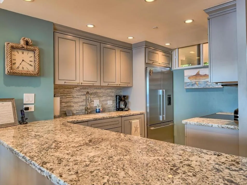 Kitchen or kitchenette in Mahana 316