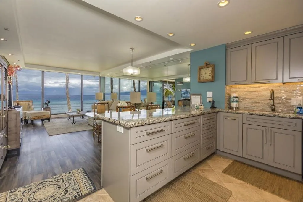 Kitchen or kitchenette in Mahana 316