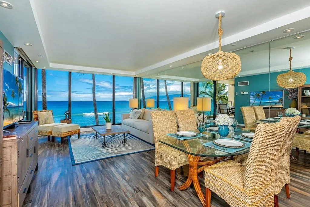 Dining area in Mahana 316
