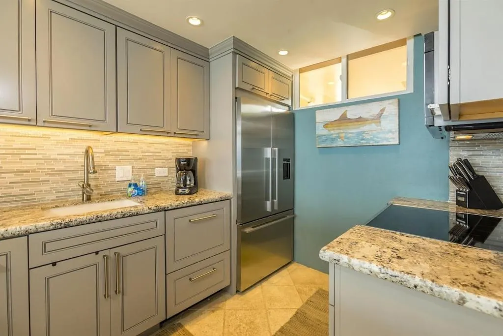 Kitchen or kitchenette in Mahana 316