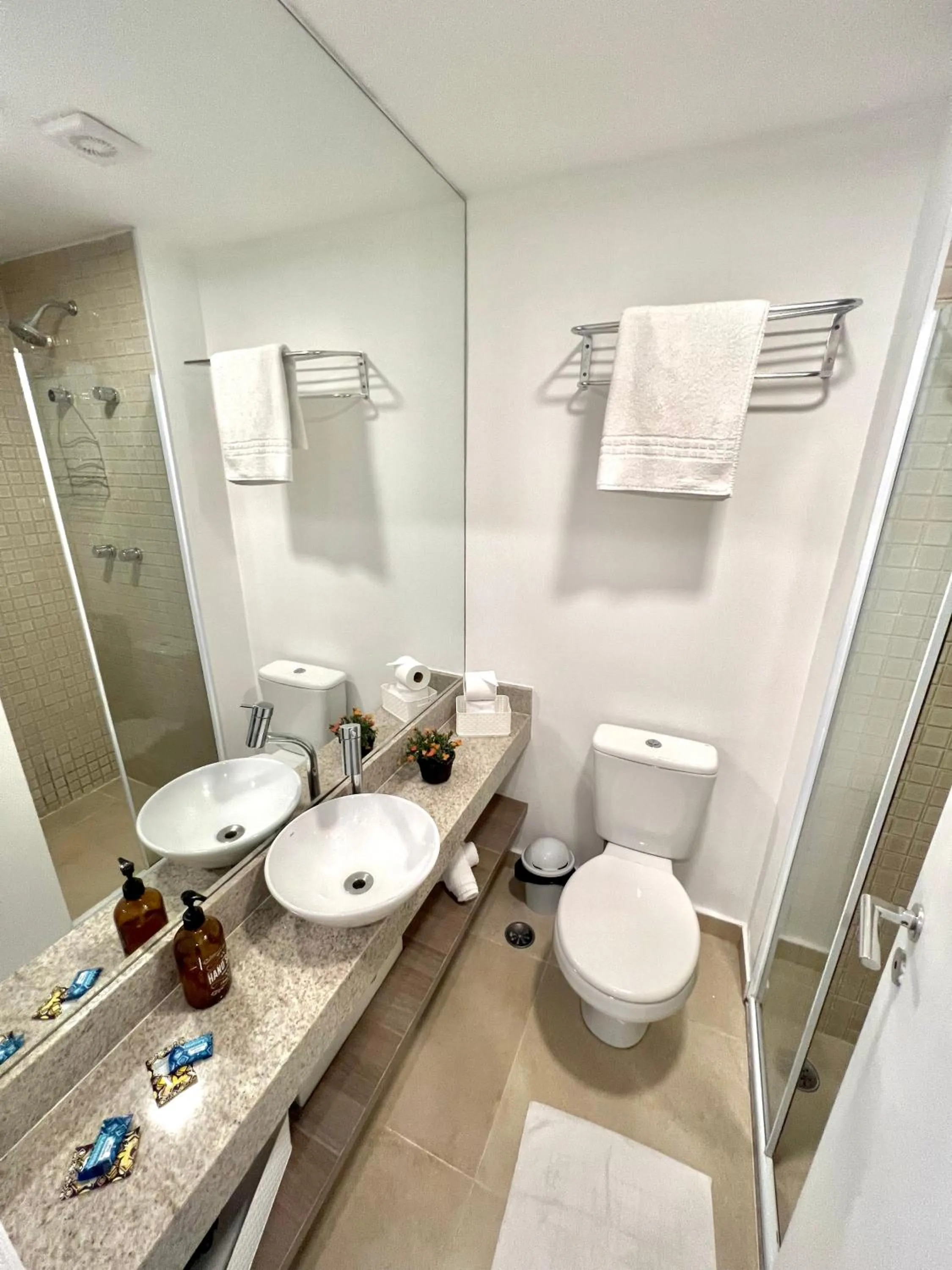 Moderno apto com piscina rua Augusta e Frei caneca