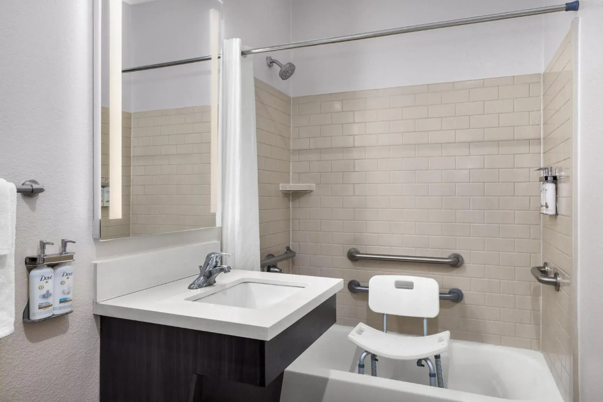 Queen Room with Two Queen Beds - Mobility Access Tub/Non-Smoking in Candlewood Suites Alexandria by IHG Queen Room with Two Queen Beds - Mobility Access Tub/Non-Smoking in Candlewood Suites Alexandria by IHG