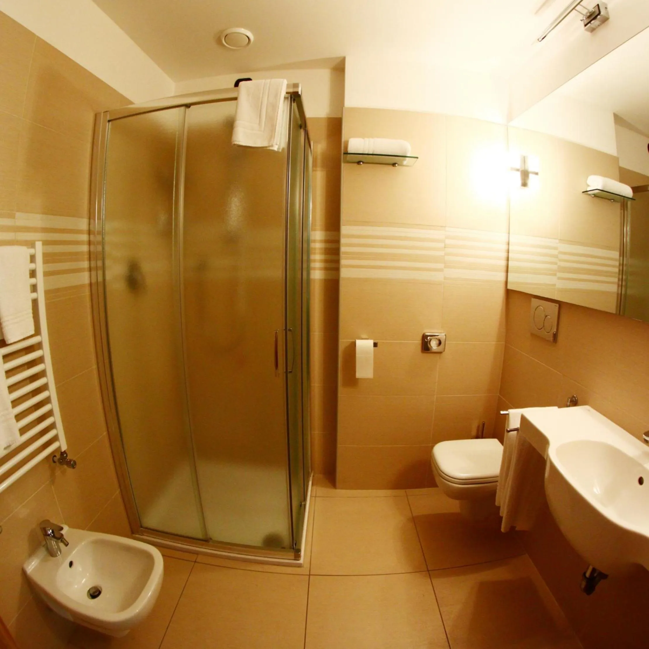 Shower in Hotel Novarello