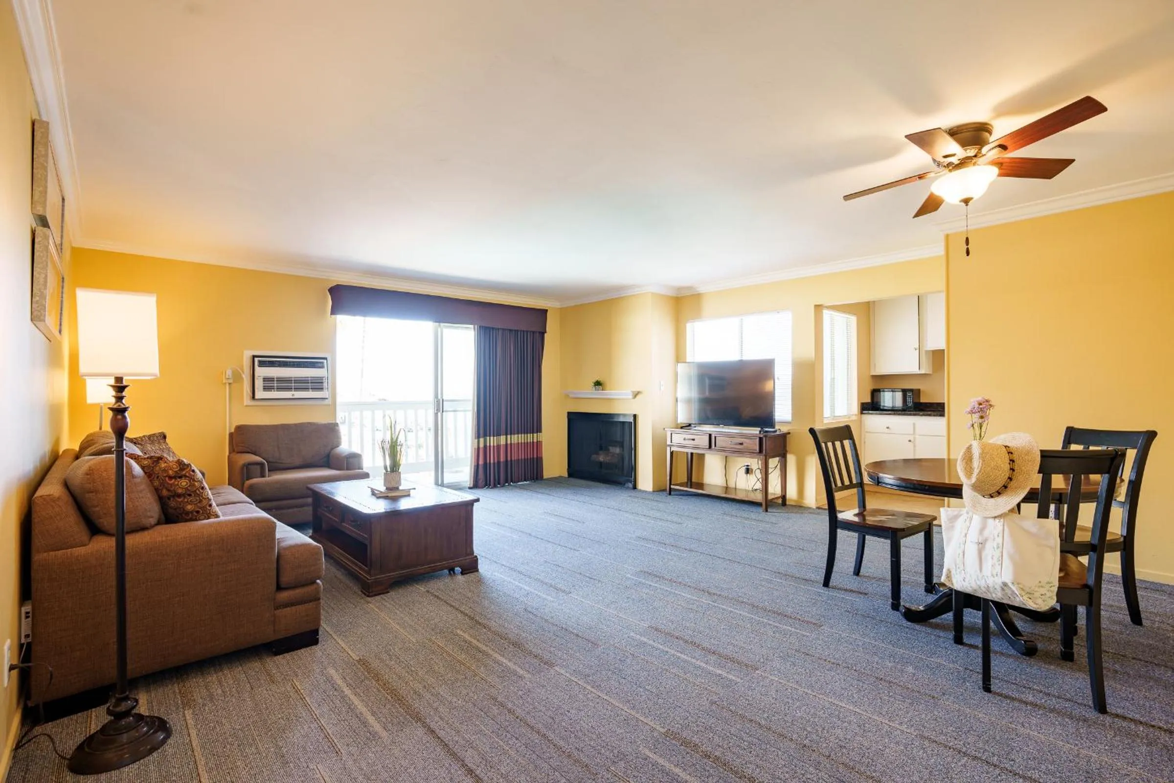 Living room in Dana Point Marina Inn