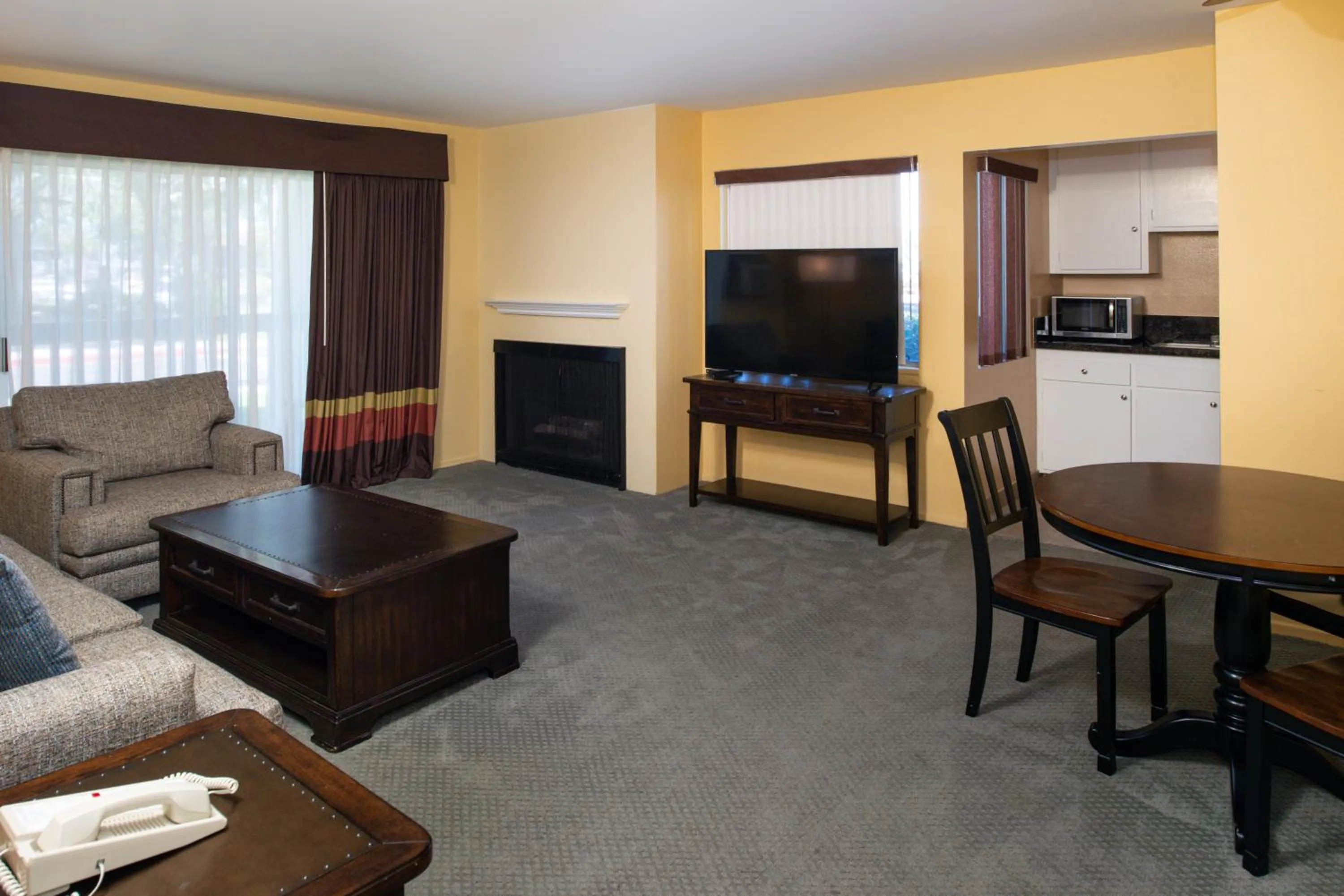 Living room in Dana Point Marina Inn